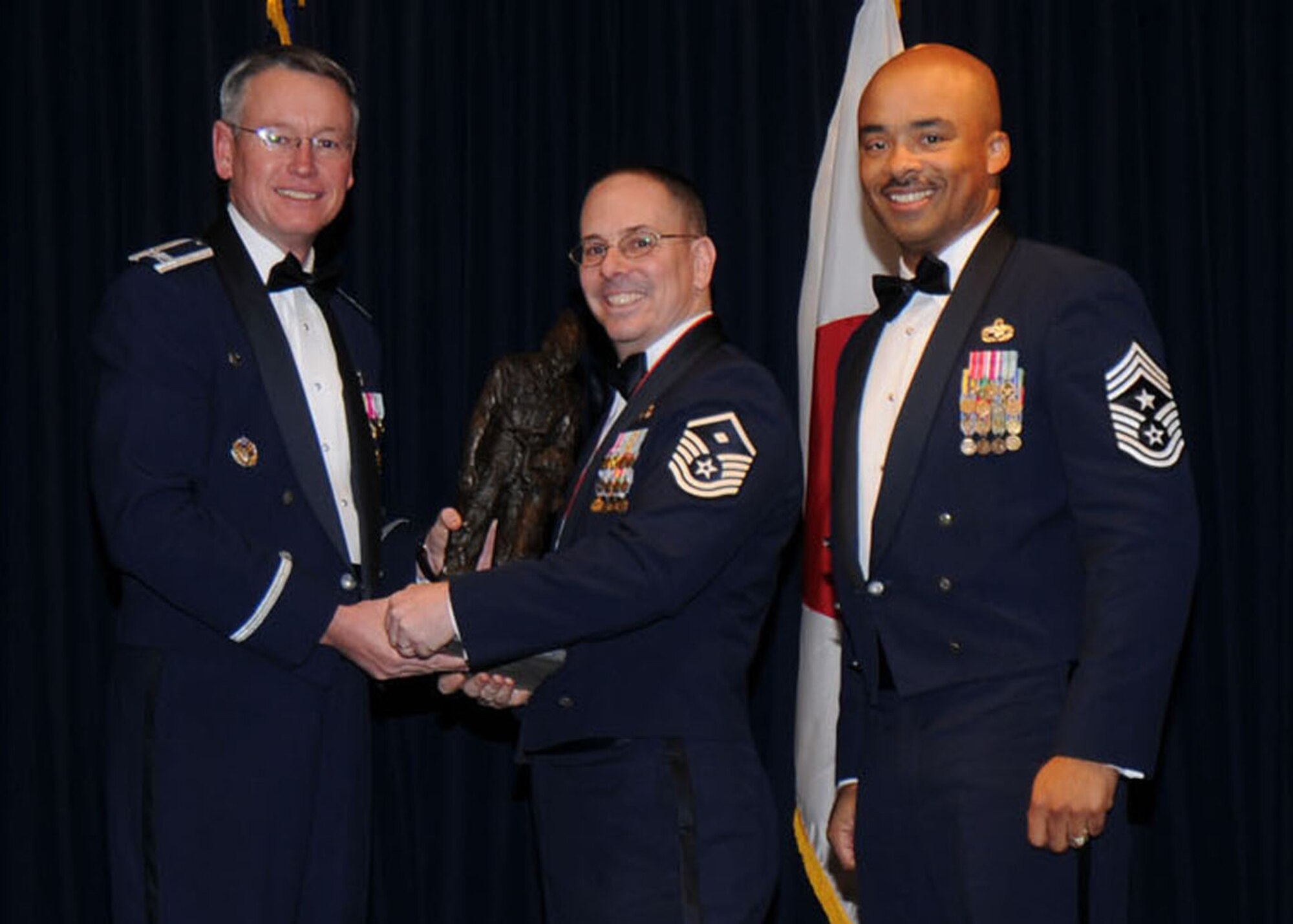 YOKOTA AIR BASE, Japan -- Colonel Jeff Newell, 374th Airlift Wing commander, and Chief Master Sgt. Linus Jordan, 374th AW command chief master sergeant, present Master Sgt. Joseph M. Huberty, center, with the 374th AW First Sergeant of the Year award Feb. 21. Sergeant Huberty is assigned to the 374th Medical Group. (U.S. Air Force photo/Senior Airman Veronica Pierce)
 
