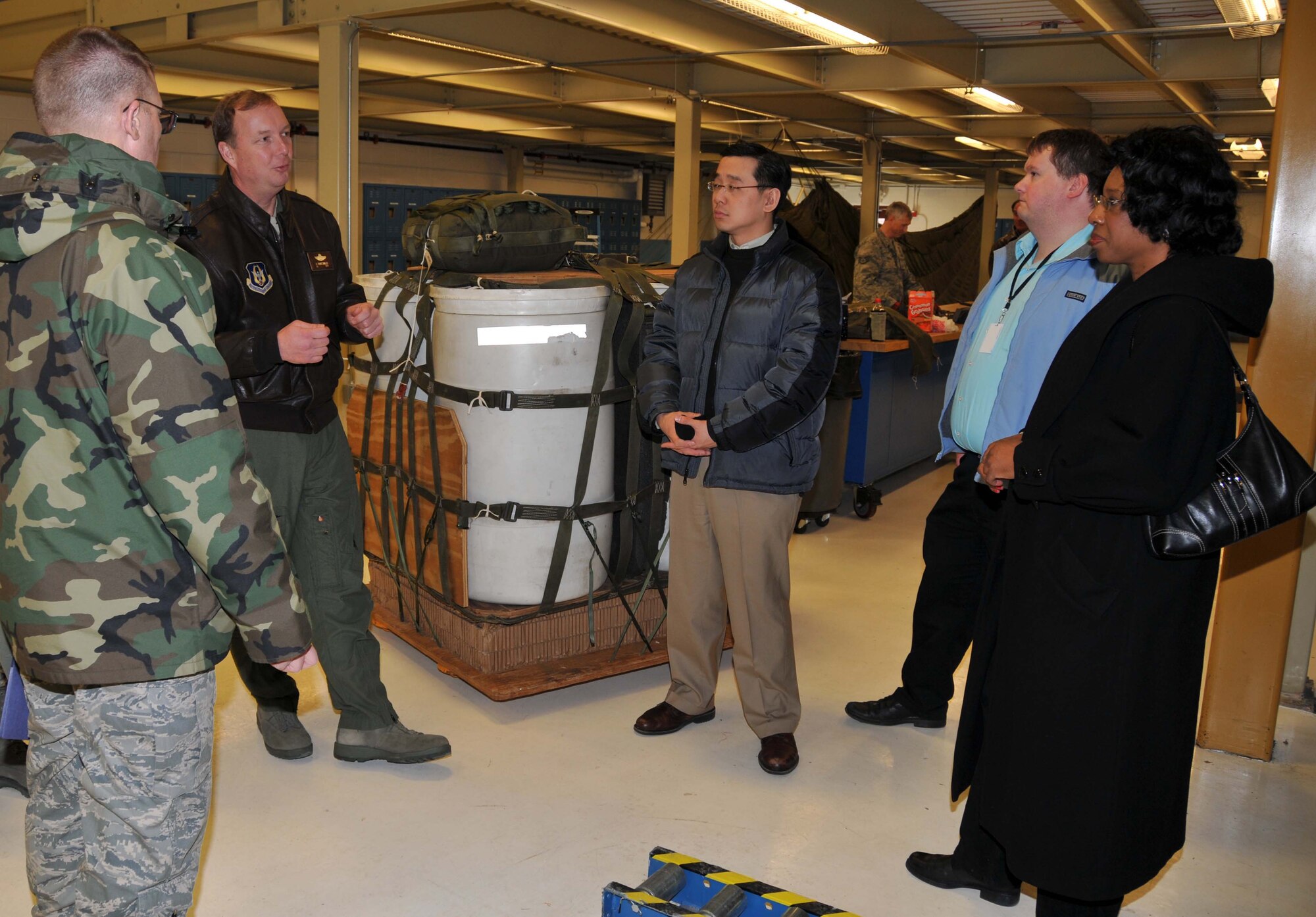 Col. Al Swartzmiller, 934th Operations Group commander, talks about the
Aerial Port Squadron mission and facilities with representatives from
Congressman Keith Ellison's office Minh Ta, Mike Siebenaler and Allison
Bowden.  An appropriation for funding a new facility for APS is being
considered. (Air Force Photo/Master Sgt. Paul Zadach)

 

