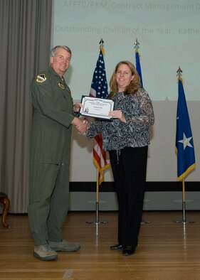 Maj. Gen. David Eichhorn (left), Air Force Flight Test Center commander, presents the 2008 Air Force Materiel Command Outstanding Contracting Civilian of the Year award to Kathrin Doss, 95th Air Base Wing, during a ceremony at the base theater Feb. 24. (Air Force photo by Mike Yncera)