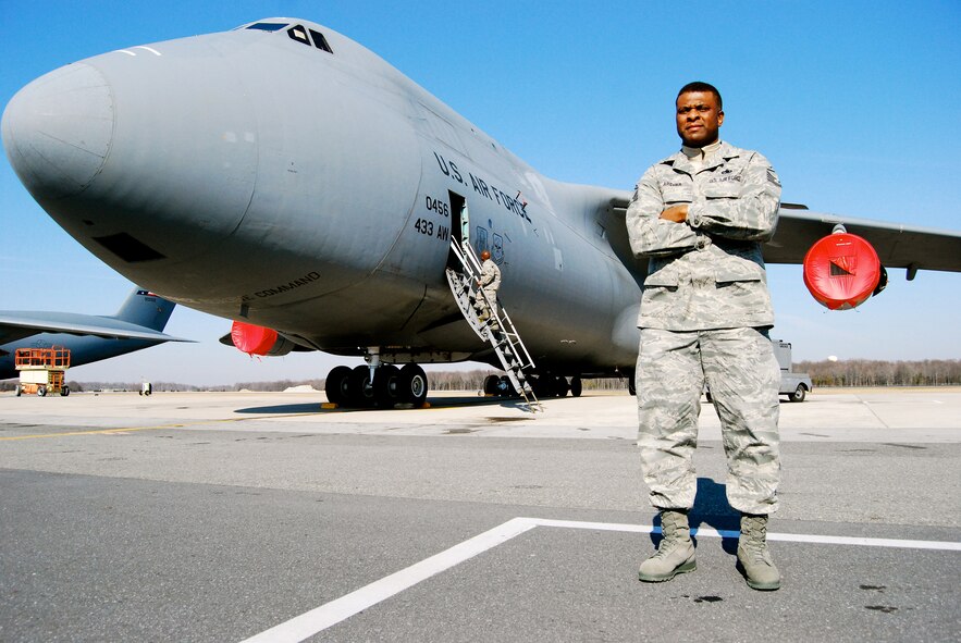 DOVER AIR FORCE BASE, Del. -- Master Sgt. Terry Archer, 512th Aircraft Maintenance Squadron avionics modernization program manager, was selected as the 512th Airlift Wing's Senior NCO of the Year for 2008. Sergeant Archer has been involved with training both Reservists and National Guardsmen on the C-5 avionics modernization program. He is currenly pursuing a master's degree in avionics management. (U.S. Air Force photo/Staff Sgt. Steve Lewis)