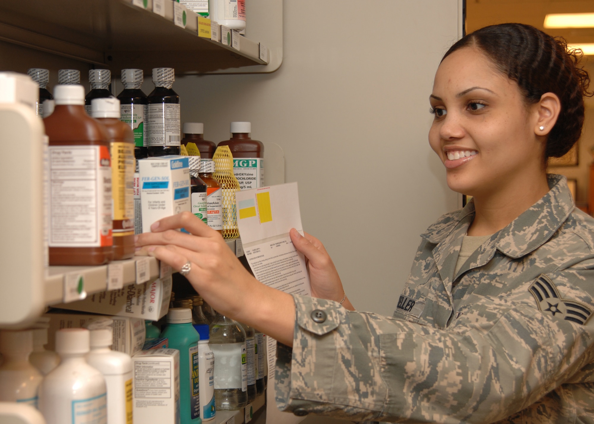 Senior Airman Felecia Keller, 39th Medical Support Squadron pharmacy technician, fills a prescription at the Incirlik pharmacy. The pharmacy provides more than 1,400 prescriptions per month to approximately 5,000 personnel within the Incirlik community. (U.S. Air Force photo by Senior Airman Lauren Padden)