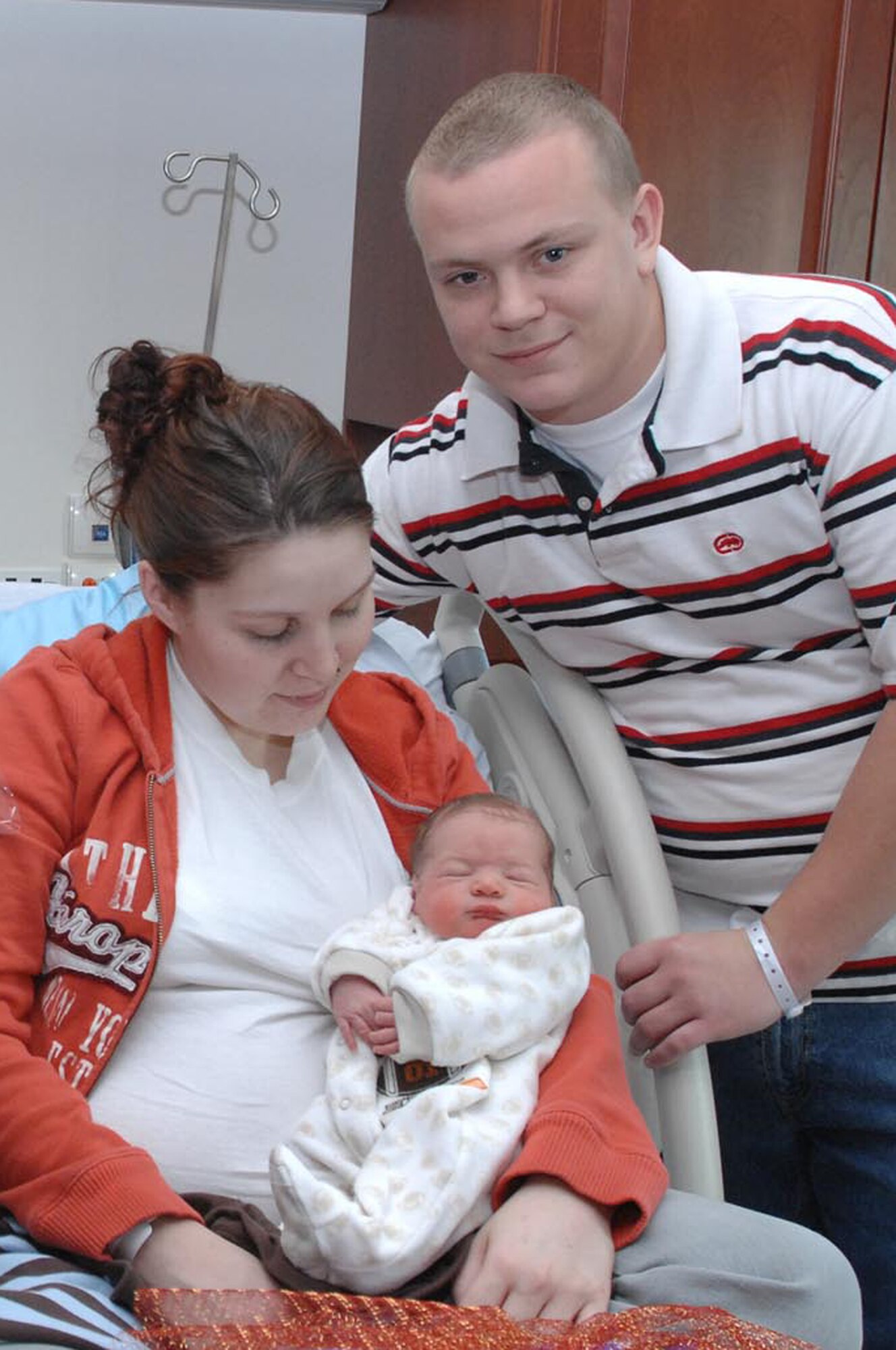 Jakob Petri, son of Casey and Zachery Petri, was the first New Year's baby born at the Aviano clinic Jan. 1 at 11:15 a.m.  The base exchange and commissary donated a New Year's baby basket of gifts to the Petri Family to welcome the first baby of 2009.  (U.S. Air Force photo/Airman 1st Class Ashley Wood)


 