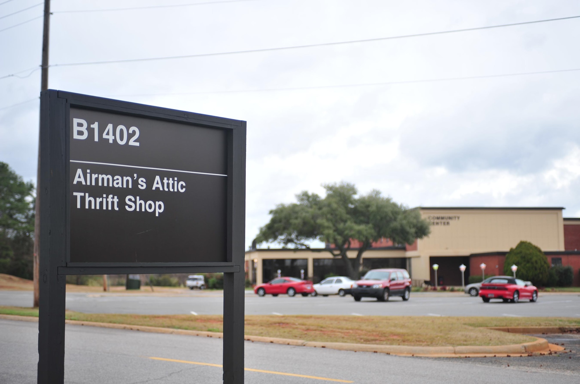 Shaw AFB, SC--The Airmen's Attic helps Airmen and families by offering shopping and augmenting their quality of life at no cost. The Airmen's Attic is located in building 1402 and is open Tuesday and Thursday from 11 a.m. to 1 p.m., depending on volunteer availability. The new facility, setup in July, is larger and gives them more flexibility to store items longer and to serve more customers. 
 (U.S. Air Force photo/Staff Sgt Patrick Mitchell)