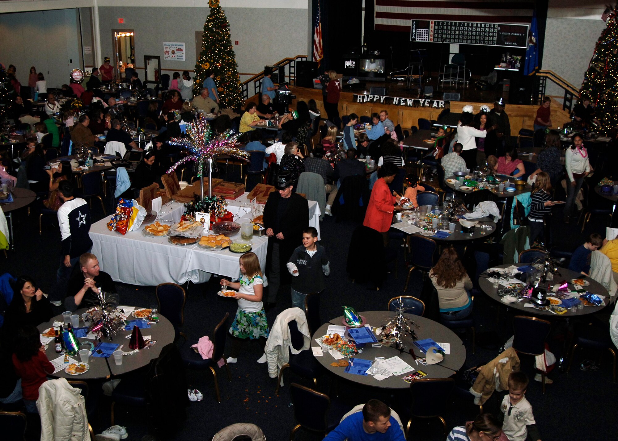 MCCONNELL AIR FORCE BASE, Kan. -- Team McConnell members ring in the New Year with a celebration held inside the ball room at the Robert J. Dole Community Center, Dec. 31. Karaoke and bingo were among many of the events prior to the countdown to 12 a.m. Jan. 1, 2009. (Photo by Tech. Sgt. Genevieve Morris)