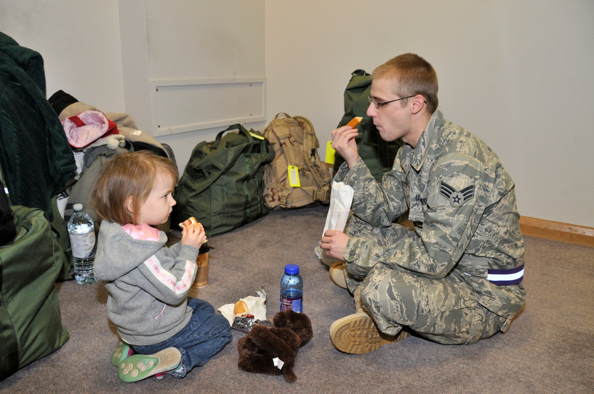 Senior Airman Jason Pretty, 492nd Aircraft Maintenance Unit crew chief, has breakfast with his daughter Bethany before he deploys, Jan. 3 at RAF Lakenheath, England. More than 300 Airman from the 48th Fighter Wing deployed in support of Operation Enduring Freedom. (U.S. Air Force photo by Airman 1st Class Perry Aston)