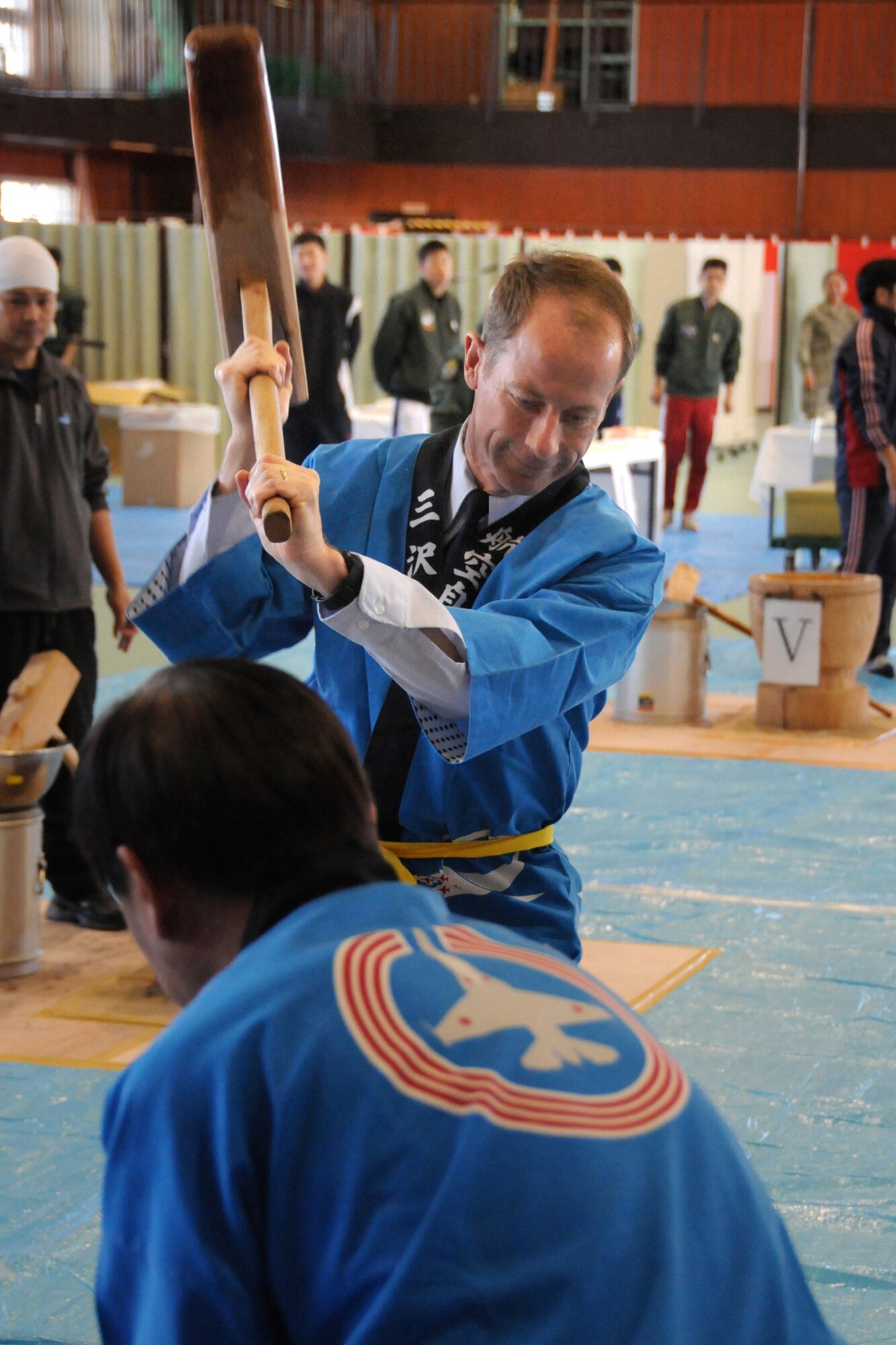 MISAWA AIR BASE, Japan -- Col. David Stilwell, 35th Fighter Wing commander, pounds rice during an annual ceremony at the Japan Air Self-Defense Force gymnasium Dec. 17, 2008. Colonel Stilwell later had a chance to roll the rice into small balls known as mochi. (U.S. Air Force photo by Senior Airman Jamal D. Sutter)