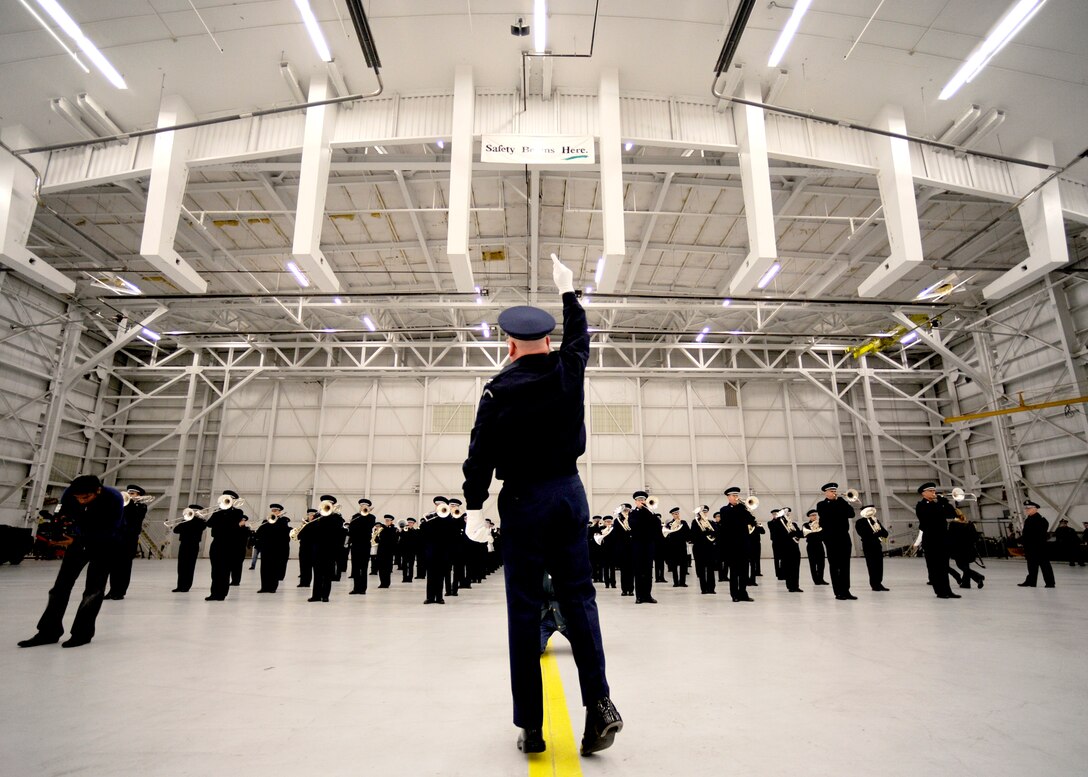 The 99-piece Air Force Band practices their music inside a hangar Jan. 7 at Andrews Air Force Base, Md., in preparation of their parade performance for the inauguration of President-elect Barack Obama. (U.S. Air Force photo/Master Sgt. Cecilio M. Ricardo) 