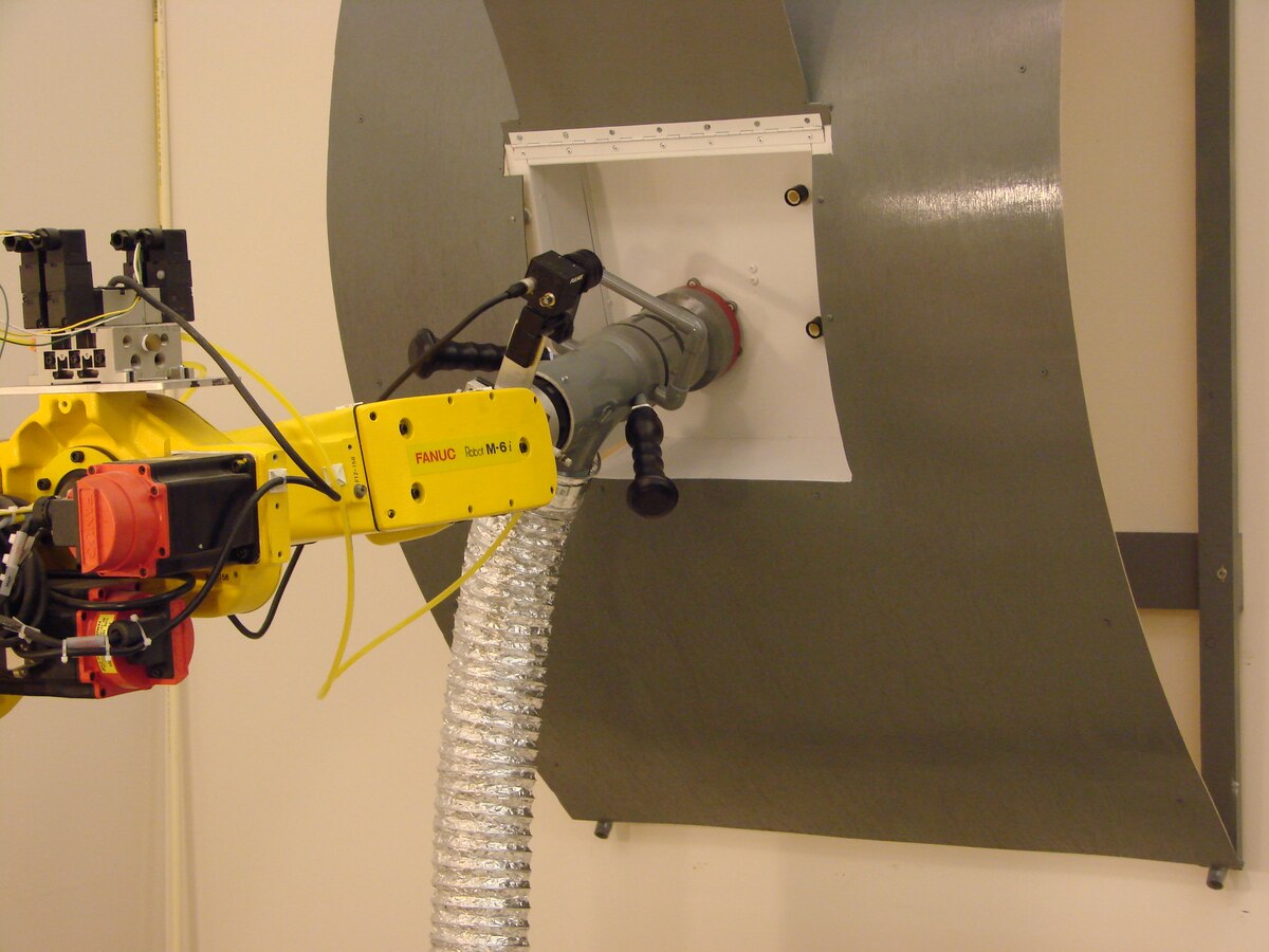 Researchers develop robot for automated aircraft ground refueling