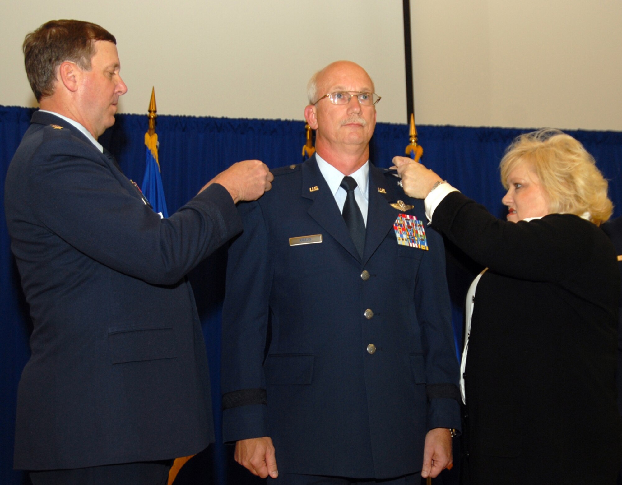 Brig. Gen. Mark Kraus, assistant adjutant general for Air, is ‘pinned’ with
silver stars by his wife, Leslie, and Maj. Gen. Edward W. Tonini, Kentucky’s
adjutant general. (Photo by Tech. Sgt. Phil Speck, Kentucky Air National Guard)