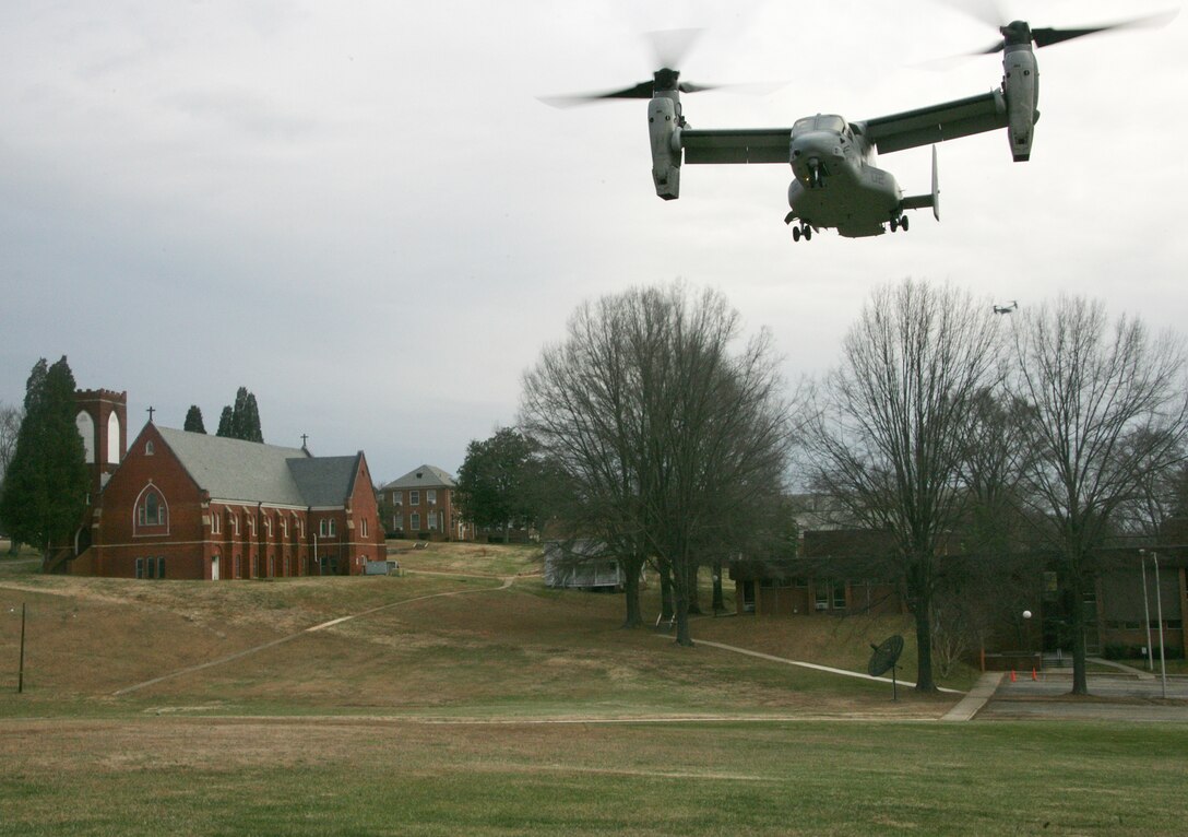 An MV-22B Osprey from Marine Medium Tiltrotor Squadron 263 (Reinforced), 22nd Marine Expeditionary Unit, descends ::r::::n::over the trees to land at Saint Paul's College in Lawrenceville, Va., Jan. 10, 2009. VMM-263 (Rein) flew from Fort ::r::::n::Pickett, Va., a Virginia Army National Guard Maneuver Training Center near Blackstone. The 22nd MEU is in Virginia ::r::::n::to conduct Realistic Urban Training, a portion of their pre-deployment training program. The 22nd MEU is scheduled ::r::::n::to deploy this spring.::r::::n::(Official Marine Corps photo by Cpl. Theodore W. Ritchie)