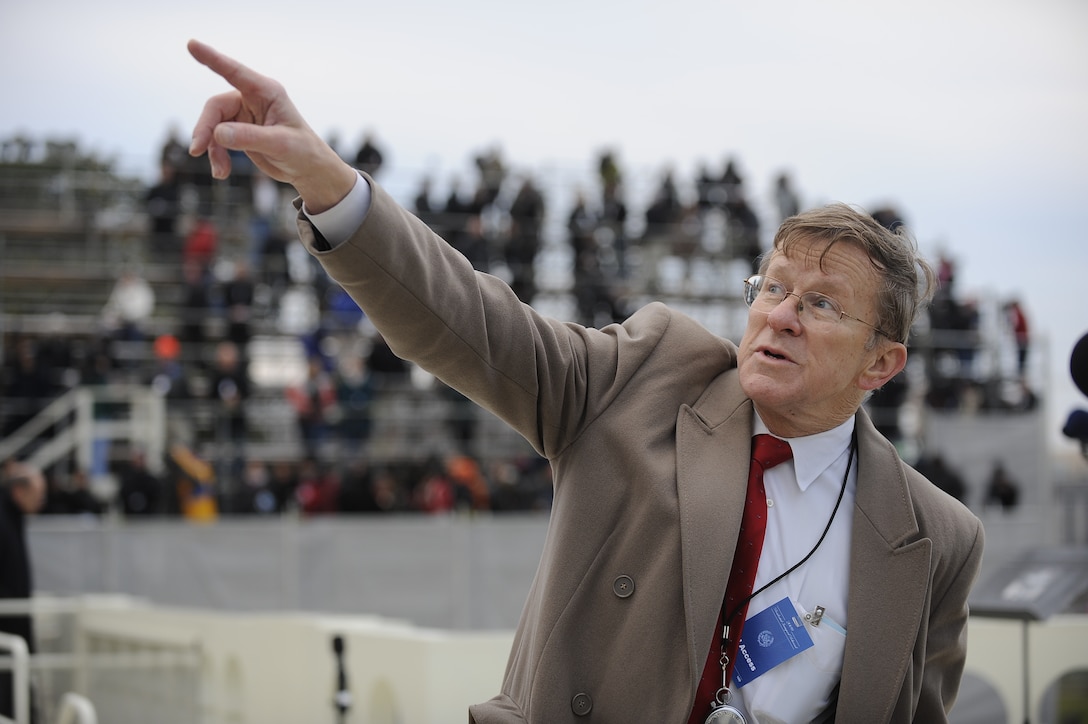 Thomas Groppel, director of ceremonies for the Armed Forces Inaugural Committee, helps direct participant stand-ins during the 56th Presidential Inauguration rehearsal in Washington, D.C., Jan. 11, 2009.