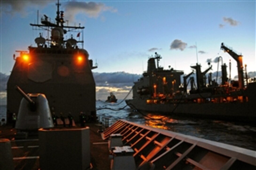 The guided-missile cruiser USS Vicksburg takes on fuel during a replenishment with the Military Sealift Command fleet replenishment oiler USNS Big Horn, while under way in the Atlantic Ocean, Jan. 10, 2009.