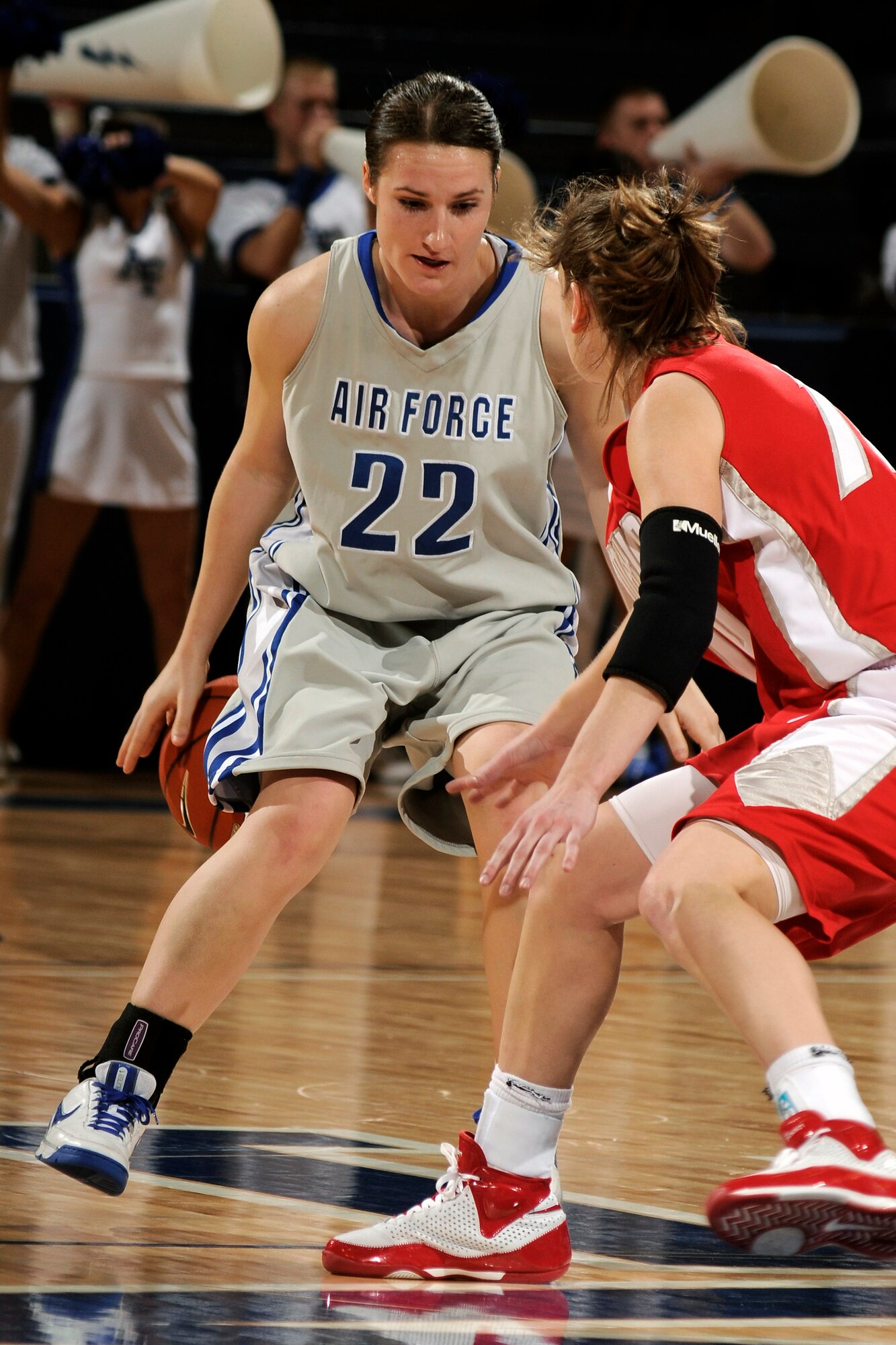 U.S. Air Force Academy sophomore guard Raimee Beck goes behind the back to get by New Mexico's Amy Beggin during the 73-39 loss against the New Mexico Lobos at Jan. 9 at the Academy in Colorado. The Falcons return to action Jan. 14 at Utah. (U.S. Air Force photo/Mike Kaplan)
