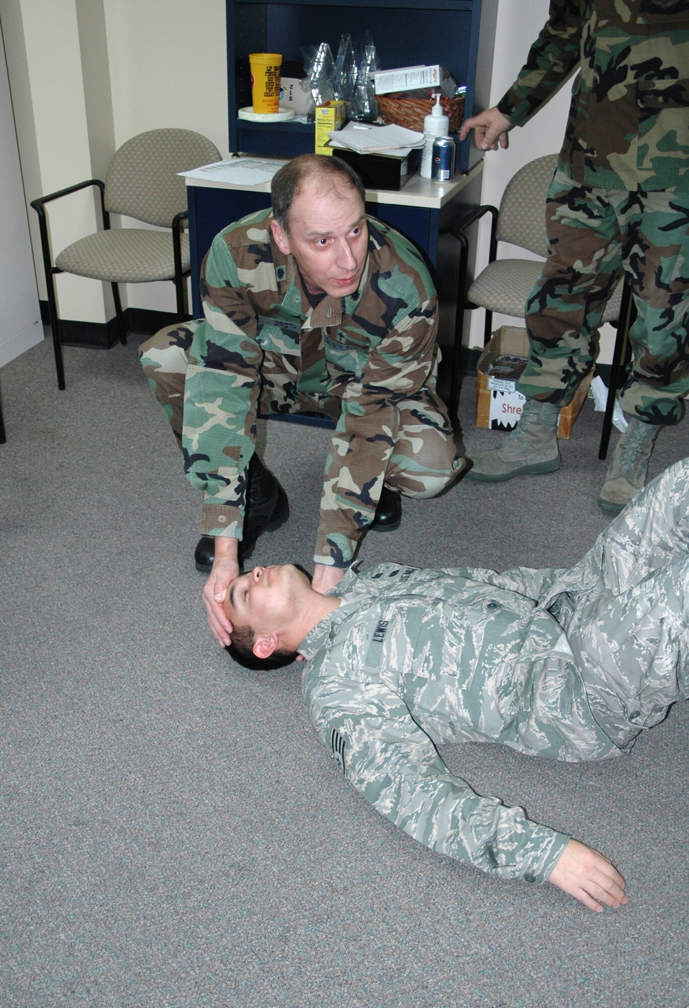 DOVER AIR FORCE BASE, Del. -- 512th Airlift Wing Chaplain (Lt. Col.) John Groth trains wing members on Self Aid and Buddy Care during the January Unit Training Assembly. (U.S. Air Force photo/Senior Airman Deb Robinson)