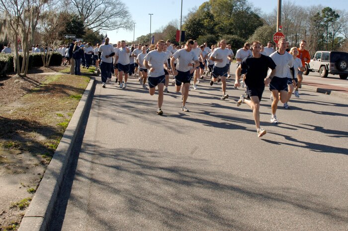 Airmen from Charleston AFB pace themselves at the start of the Commander's Fitness Challenge 5,000-meter run on base Jan. 9. More than 400 Airmen from various squadrons came out to participate in the  5K run. (U.S. Air Force photo/Staff Sgt. Marie Cassetty)