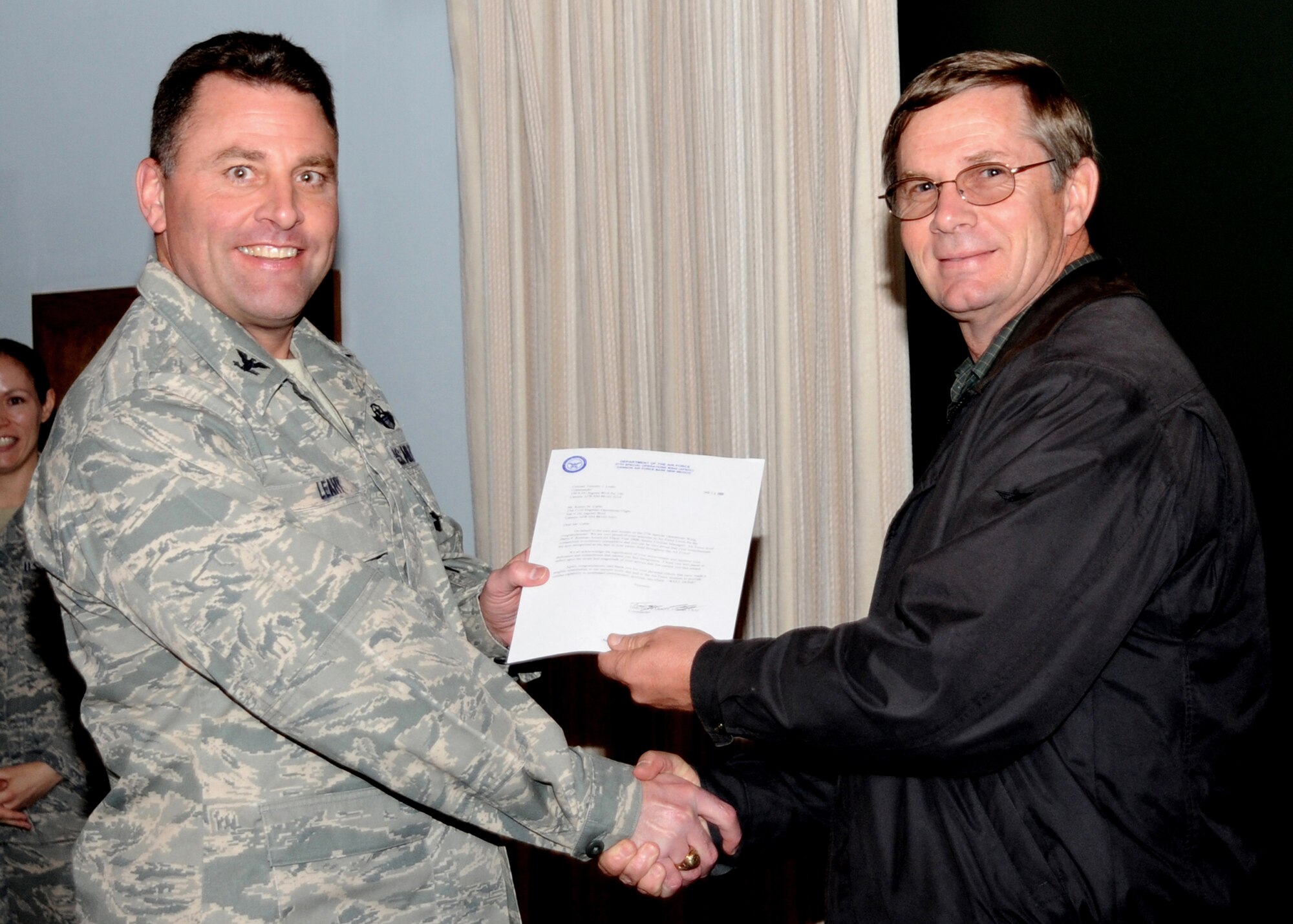CANNON AIR FORCE BASE, N.M.--Col. Timothy Leahy, 27th Special Operations Wing Commander, presents Mr. Kenny Cable, 27th Special Operations Civil Engineering Squadron, with the 2008 Air Force Civil Engineer Harry P. Reitman Award for Senior Civilian Manager Jan 13. (U.S. Air Force photo by Airman Maynelinne De La Cruz)