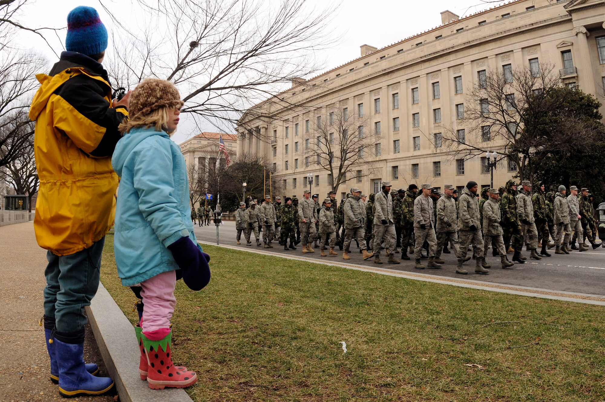 A mother and daughter watch as a flight of Airmen from the Air Force District of Washington march down Constitution Avenue during a practice run of the inauguration parade for President-elect Barack Obama Jan. 11 in Washington, D.C. (U.S. Air Force photo/Staff Sgt. Dan DeCook) 
