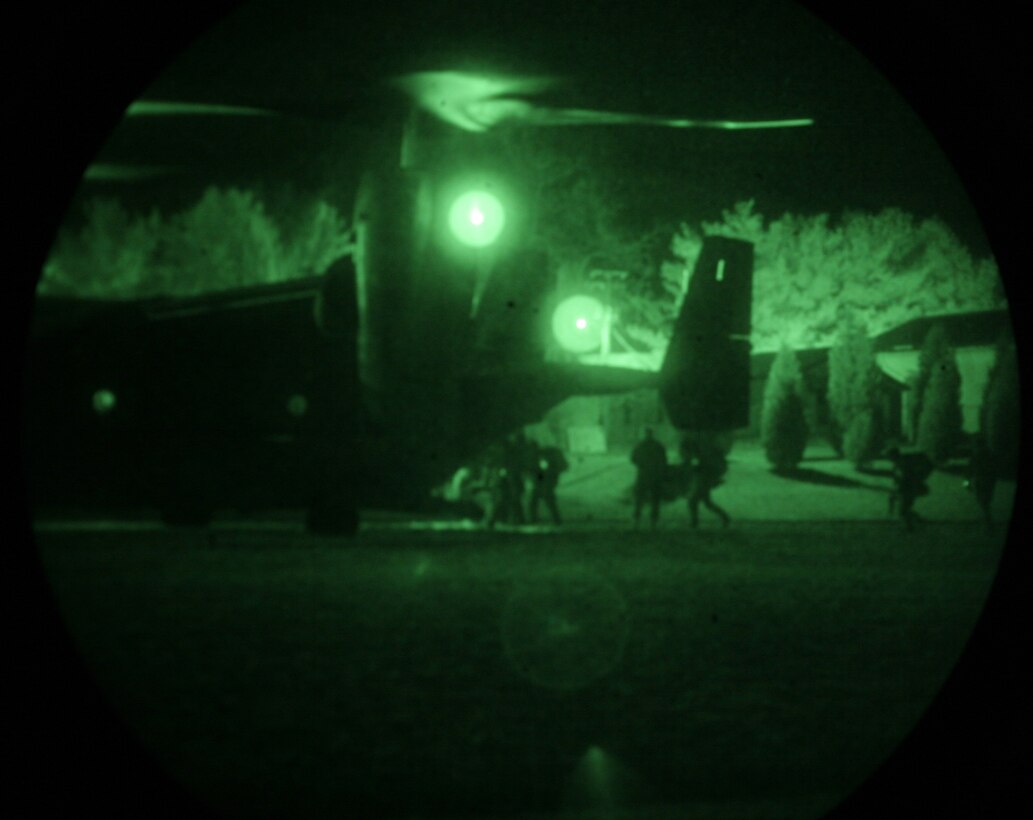 Marines with Reconnaissance Platoon, Battalion Landing Team, 3rd Battalion, 2nd Marine Regiment, 22nd Marine Expeditionary Unit, run to an MV-22B Osprey for extraction during a training exercise aboard Fork Union Military Academy in Fork Union, Va., Jan. 14, 2009. The training is part of the 22nd MEU's Realistic Urban Training exercise. The 22nd MEU is scheduled to deploy this spring. (Official Marine Corps photo by Cpl. Alicia R. Giron) ::r::::n::