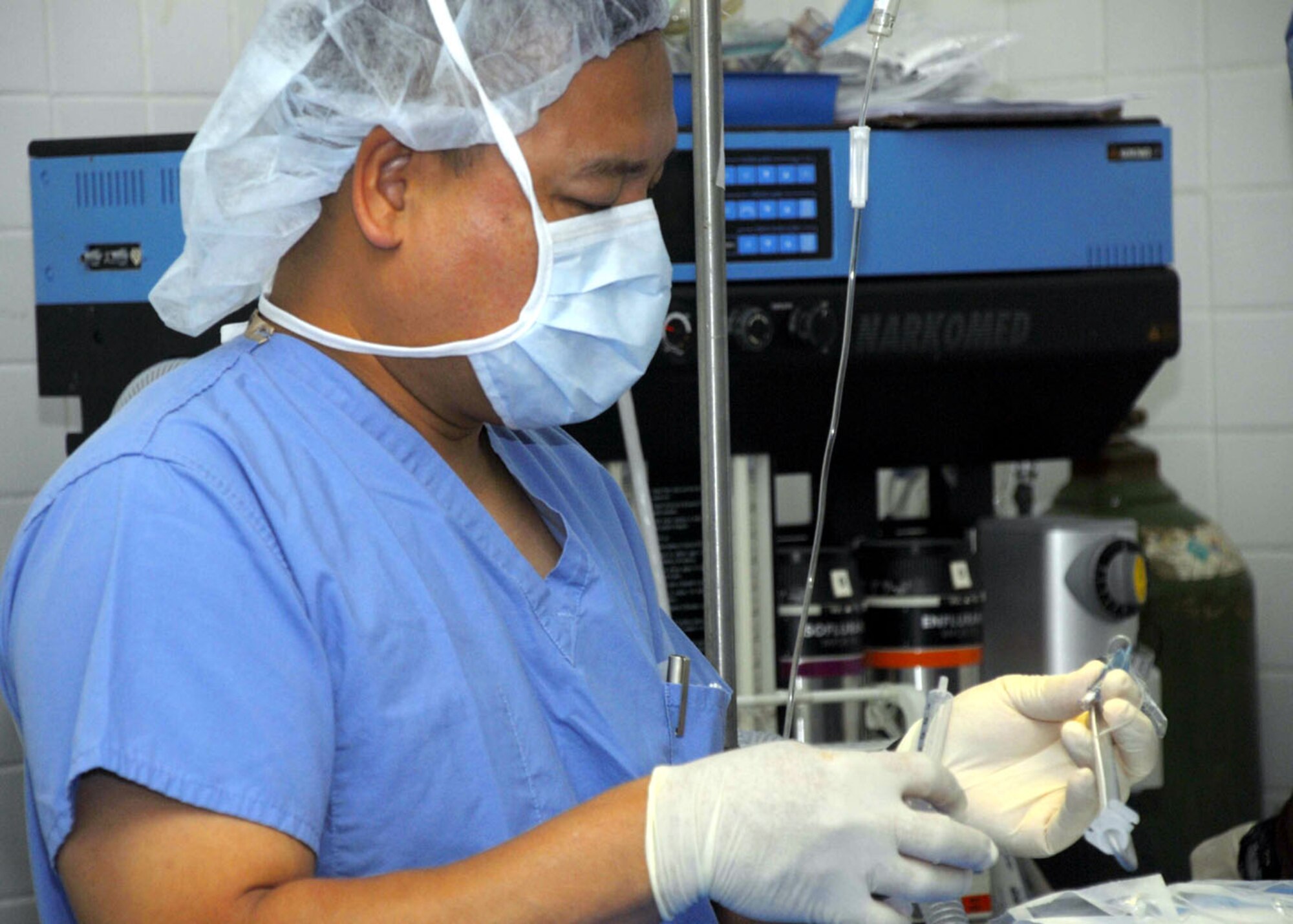 SOTO CANO AIR BASE, Honduras - Air Force Operating Room Registered Nurse Capt. Galmar Balmaceda prepares an IV for a surgical patient in La Paz, Honduras, Jan. 13.  A four-person surgical team from U.S. Southern Command's Joint Task Force-Bravo conducted two operations in La Paz as part of regularly scheduled Medical Readiness Training Exercises.  (US Air Force photo/Tech. Sgt. Rebecca Danét)