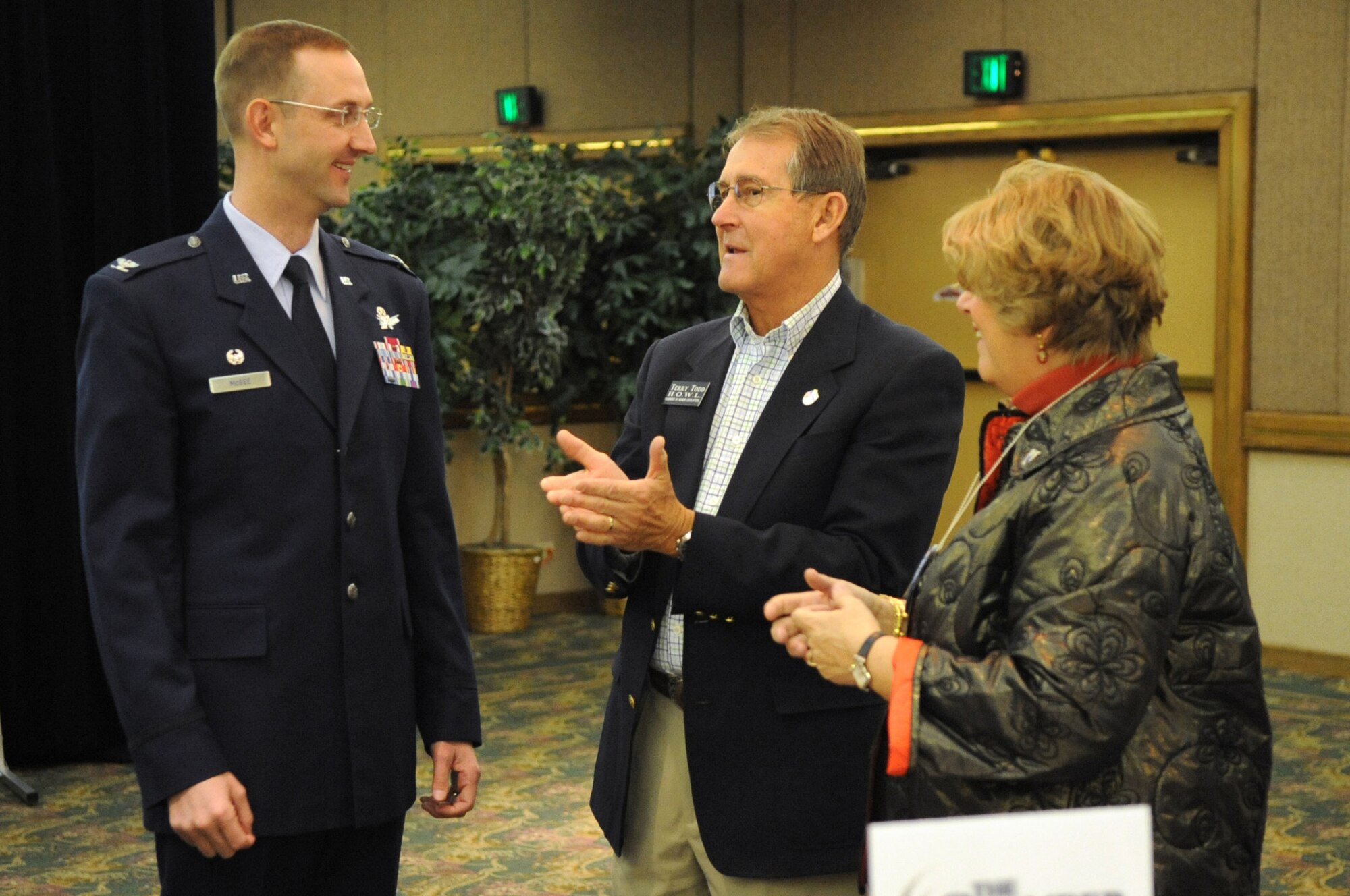 AURORA, Colo. -- Col. Wayne McGee, 460th Space Wing Commander, speaks with Ms. Nancy Todd, State Legislator, and her husband, Mr. Terry Todd before giving the State of the Base address at the Red Lion Hotel here Jan. 14. In 2008 Buckley injected more than $1 billion into the local economy for the fifth straight year. (U.S. Air Force photo by Senior Airman John Easterling)