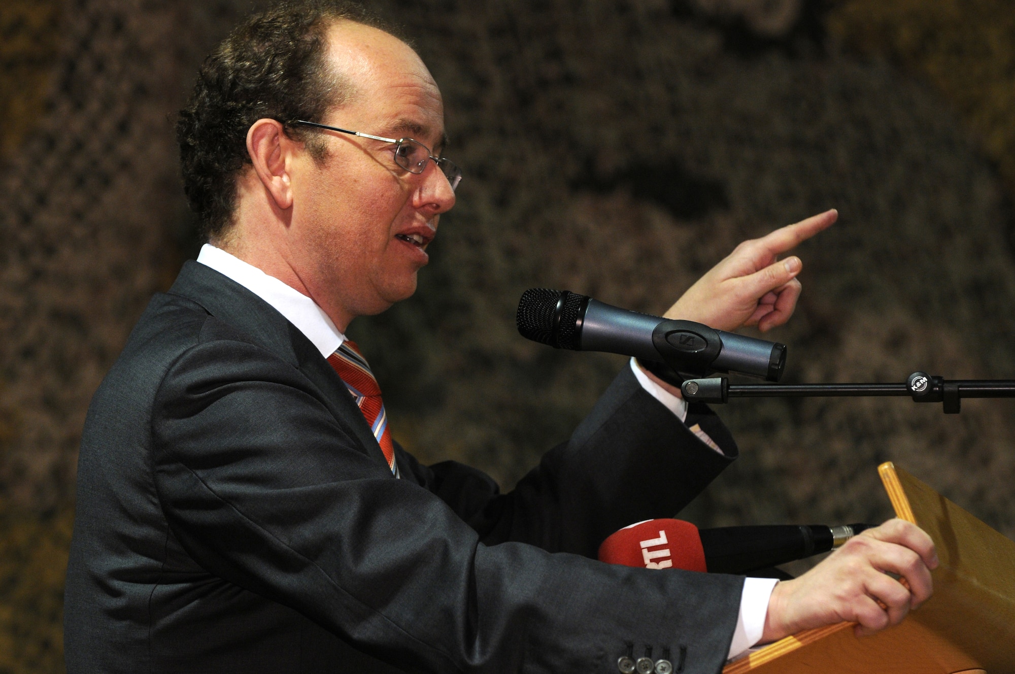 Luxembourg?s Defense Minister Jean-Louis Schiltz gives a speech at the Warehouse Services Agency's 30th Anniversary event, Sanem, Luxembourg, Jan. 8, 2009. (U.S. Air Force photo by Senior Airman Nathan Lipscomb)(RELEASED)