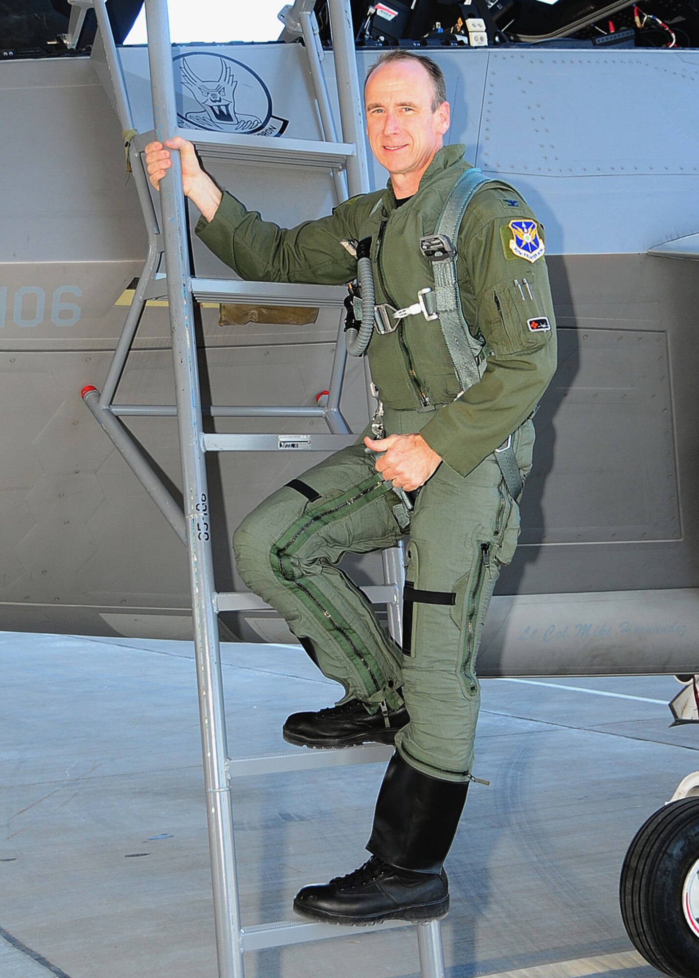 Col. Donald Lindberg, commander of Detachment 1, 301st Fighter Wing, prepares to fly his first F-22A sortie at Holloman Air Force Base, N.M., Jan. 8, 2009. The detachment is the Air Force Reserve's second classic associate F-22A. (U.S. Air Force photo/Tech. Sgt. Chris Flahive)