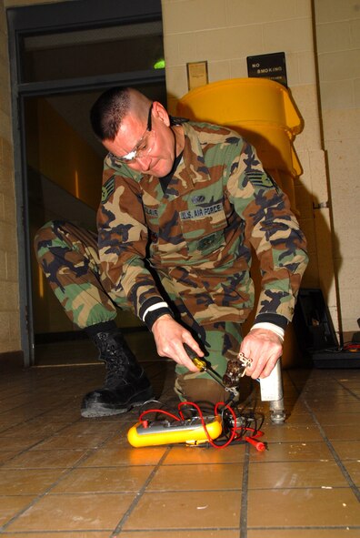 Staff Sergeant (SSgt) Duane St.Claire of the 132nd Fighter Wing, Des Moines, Iowa, conducts maintenance on the electrical outlets for kitchen production on 16 January, 2009.  SSgt. St. Claire is supporting Iowa Army National Guard troops during the inauguration of President-elect Barack Obama.   (US Air Force Photo by TSgt Brian Cox)(Released by MSgt Vincent DeGroot, Public Affairs Manager)