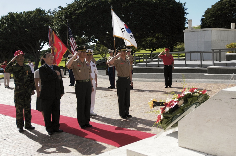 Republic of Korea Marine Commandant honors fallen heroes > United ...