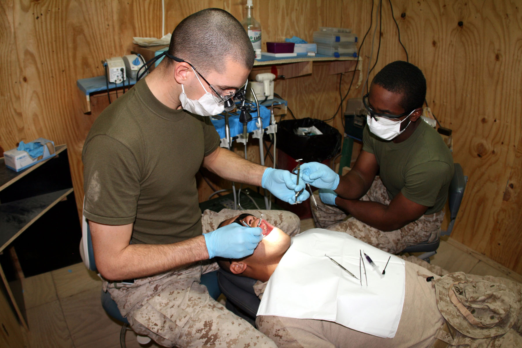 How important is the use of dental portable units in military deployment conditions?