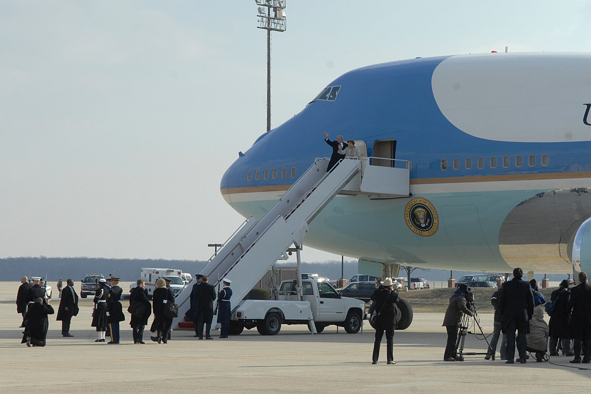 Former President George W. Bush and his wife wave farewell to the crowd before their departure from Andrews AFB on Jan 20. The Commander-in-Chief’s last speech and farewell to all the men and women in uniform took place here, marking the end of one administration and beginning of another. (U.S. Air Force photo/Senior Airman Giang Nguyen)