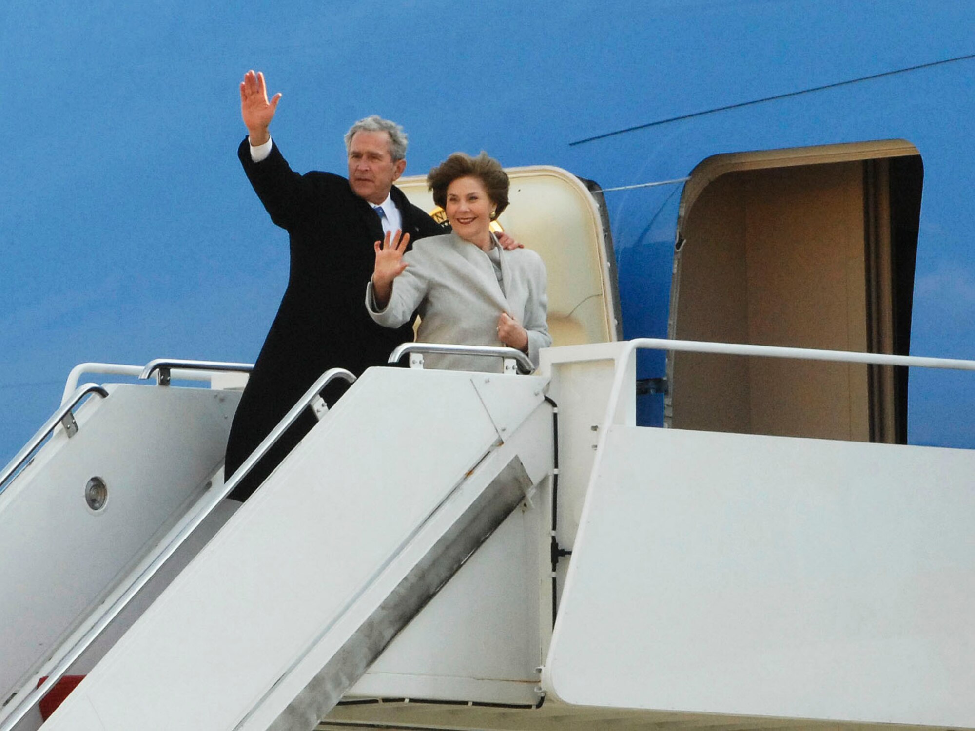 Former President George W. Bush and first Lady Laura Bush give a final wave to the crowd of more than 1,000 people gathered at Andrews AFB, MD, there to wish them a fond farewell prior to their final departure aboard a VC-25.  The President and Mrs. Bush are headed to Dallas, Tx, where they will reside after eight years of living in the White House.  (U.S. Air Force photo by Tech Sgt. Craig Clapper)