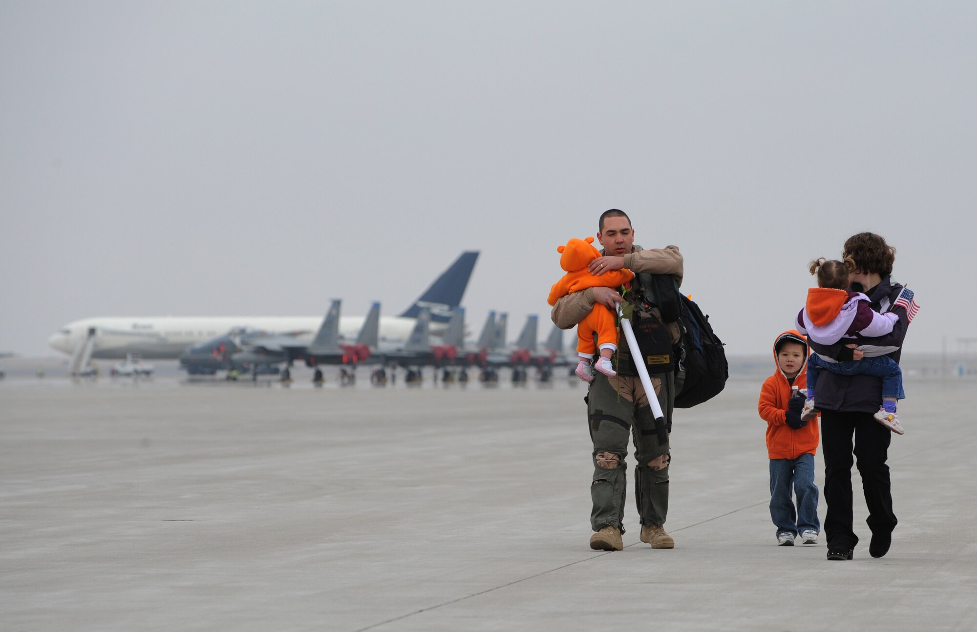 MOUNTAIN HOME AIR FORCE BASE, Idaho - Capt. Philip Hafdahl, a pilot with the 391st Fighter Squadron, departs the base’s flightline with his wife, Tricia, and their children, Colin, Abby and Chloe, shortly after the captain returned here Jan. 17 following a four-month deployment in Afghanistan.  Twelve 12 F-15E Strike Eagles, along with aircrews and maintenance teams with the 391st FS, returned here that day following their deployment to Bagram Air Base, Afghanistan.  In addition, more than 170 members of the 726th Air Control Squadron returned to Mountain Home that afternoon following nearly five months of combat duty in Iraq.  (U.S. Air Force photo/Airman 1st Class Renishia R. Richardson)