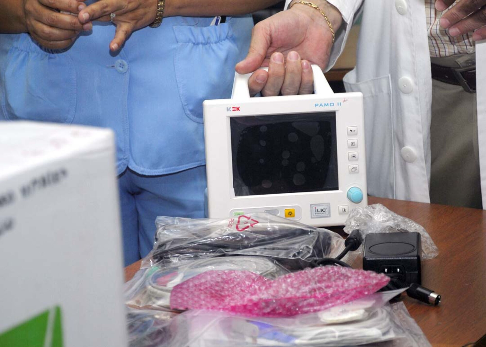 SOTO CANO AIR BASE, Honduras - Doctors at Santa Teresa Hospital in Comayagua, Honduras examine some donated medical equipment Jan. 21.  Doctors from the Joint Task Force-Bravo Medical Element worked with the U.S. Military Group in Tegucigalpa to arrange the donation of $10,000 worth of equipment, including three vital signs monitors, to the pediatric unit at Santa Teresa.  (US Air Force photo/Tech. Sgt. Rebecca Danét)