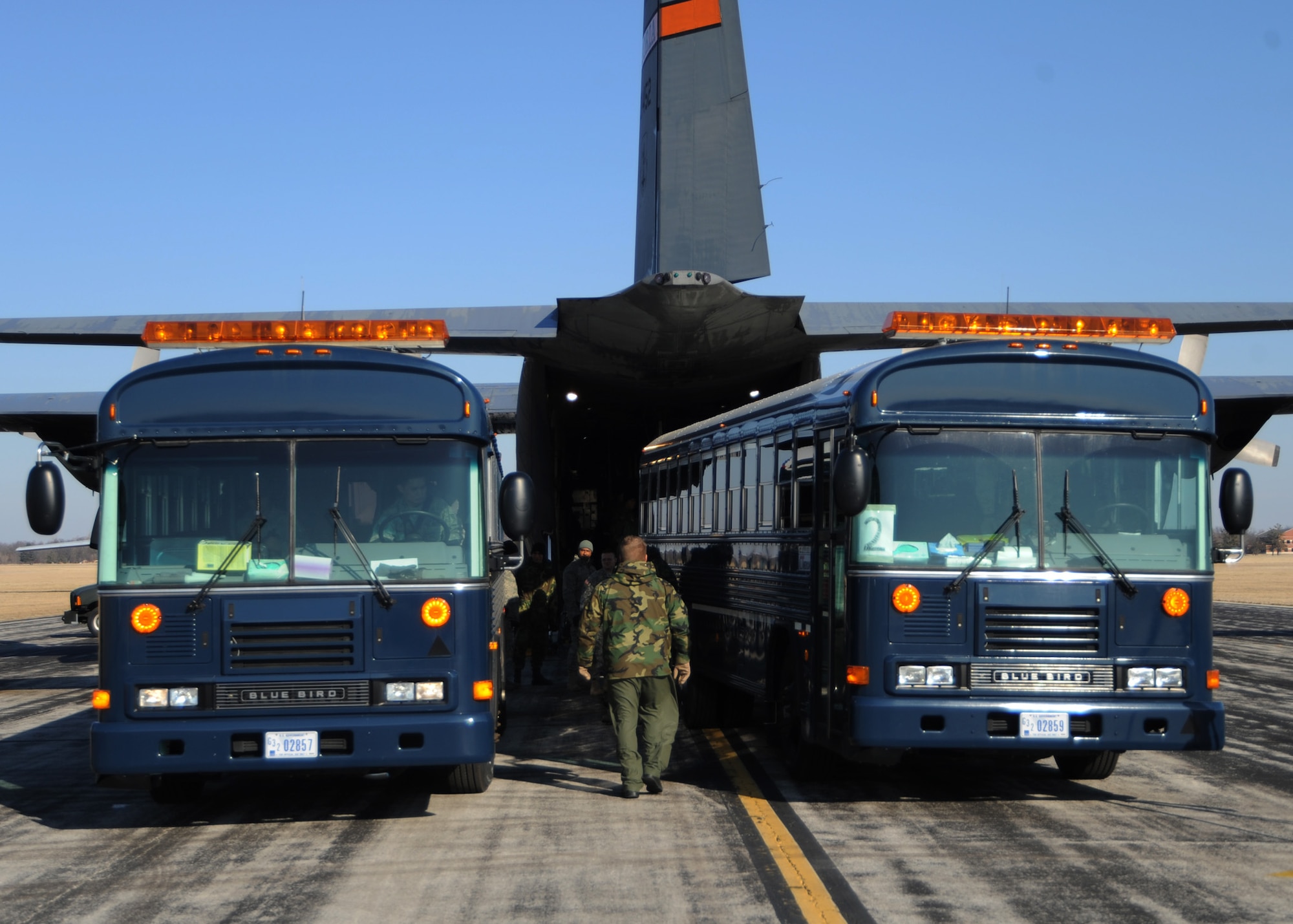 SCOTT AIR FORCE BASE, Ill. -- Busses from the 375th Aeromedical Staging Facility back up to a waiting C-17 to load four wounded warriors onto the plane at Scott Air Force Base, Illinois, for the final leg of their trip to their home base. The 21warriors stopped at Scott for an overnight stay before boarding the planes to head home. (U.S. Air Force photo/Senior Airman Jonathan Lovelady) 
