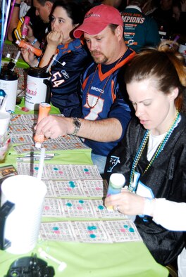 Pope AFB Super Bowl Bingo 2009, Jan. 17 at the Pope Club. (U.S. Air Force Photo by Tech. Sgt. Todd Wivell)
