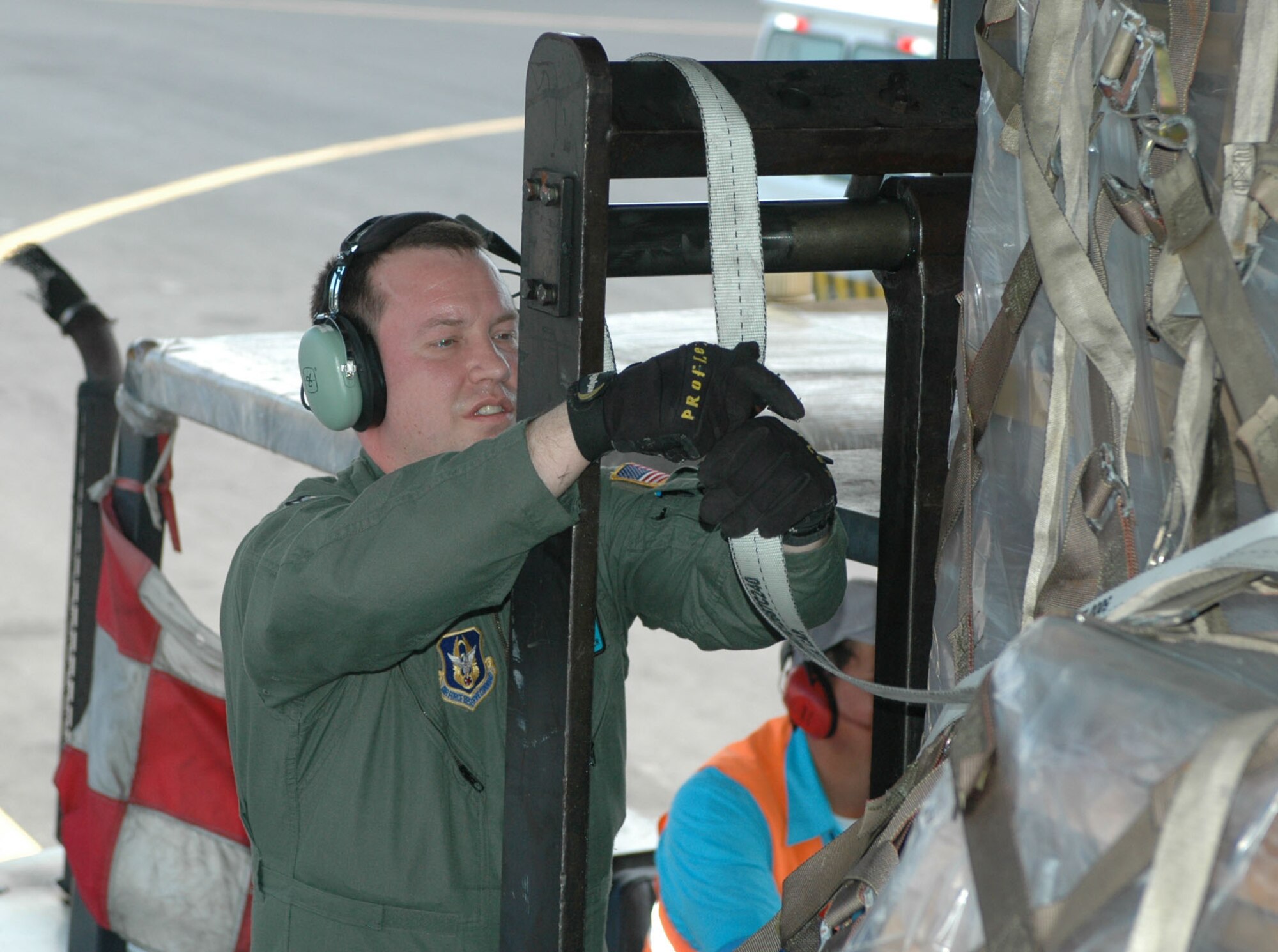 DOVER AIR FORCE BASE, Del. -- Master Sgt. Robert Kaehler, a loadmaster with the Air Force Reserve's 326th Airlift Squadron, secures a pallet of cargo to forklift at the Managua International Airport, Nicarauga, Jan. 18. A Dover AFB C-17 Globemaster delivered approximately 18,000 pounds of cargo consisting of desks, chairs, file cabinets and books for use at a Nicaraugan university library as part of the Denton Program. The Denton Program is a Department of Defense transportation program that uses available military air, surface and sea-lift assets to deliver humanitarian cargo donated by charities or private donors. (U.S. Air Force photo/Capt. Marnee A.C. Losurdo)