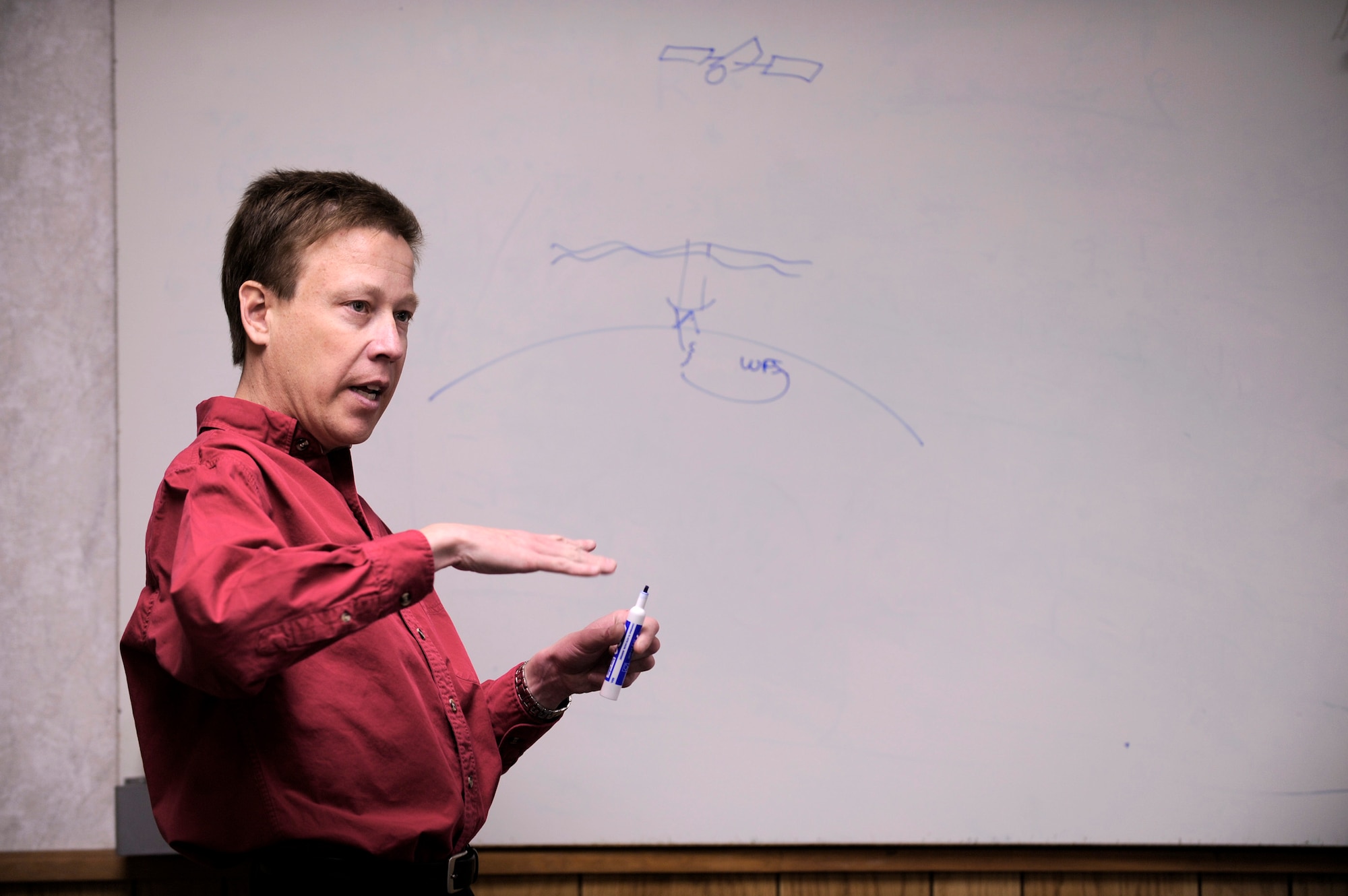 Dr. Geoff Andersen draws a diagram and explains holographic adaptics optics research Jan. 22 at the U.S. Air Force Academy in Colorado. Dr. Andersen is a research associate, teaches cadets and conducts experiments at the Laser and Optics Research Center. (U.S. Air Force photo/Staff Sgt. Desiree N. Palacios) 