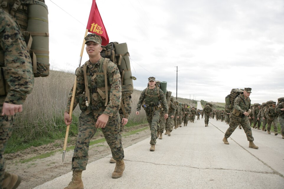 11th MEU Hikes 11 Miles > 11th Marine Expeditionary Unit > News Article ...