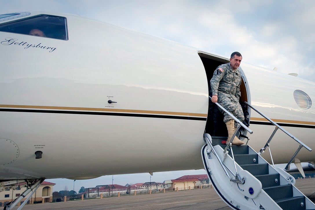 Vice Chief of Staff of the Army Gen. Peter Chiarelli arrives on Maxwell Air Force Base, Ala., Jan. 23, 2009.