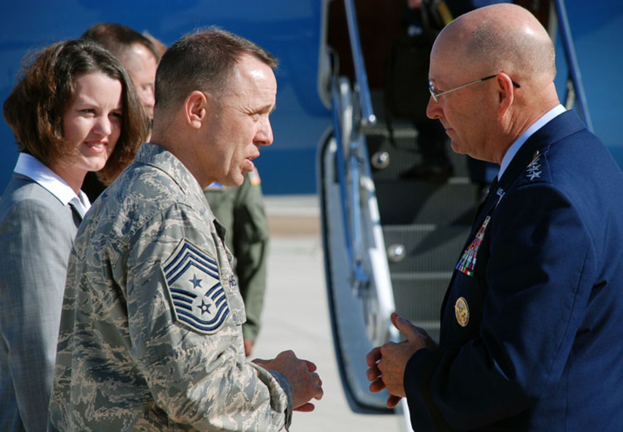 LAUGHLIN AIR FORCE BASE, Texas – General Victor E. Renuart, Jr., North American Aerospace Defense Command and U.S. Northern Command commander, speaks to Chief Master Sgt. Bruce Heinzen, 47th Flying Training wing command chief, before boarding his plane on Laughlin’s flight line Jan. 23. General Renuart came to Laughlin to give some words of wisdom to graduating class 09-04 as the guest speaker. (U.S. Air Force photo by Airman 1st Class Sara Csurilla)