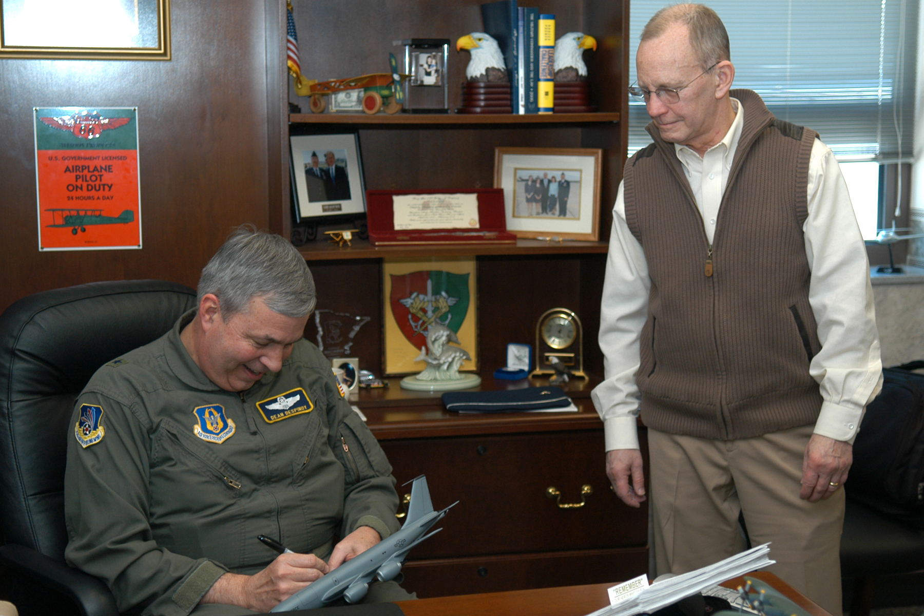 Autograph please > Grissom Air Reserve Base > Article Display