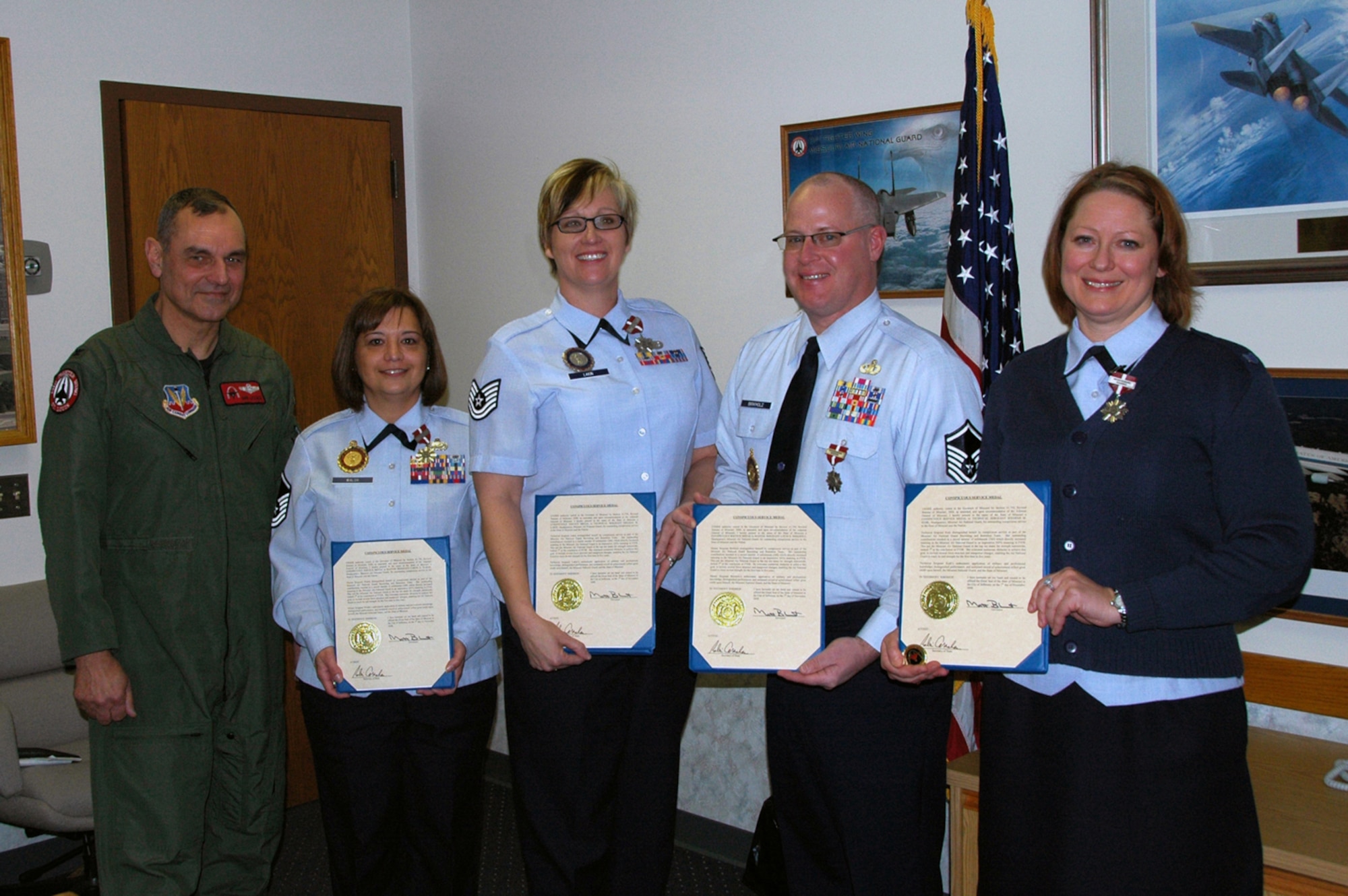 Col. Robert L. Leeker, 131st Bomb Wing commander, stands with Master Sgt. Carol Walsh, 131st Director of Personnel Military Retention office manager, Technical Sgt. Melissa Lakin, 131st Director of Personnel Military Recruiting recruiter, Master Sgt. Louis Birkholz, 131st DPMR recruiting office manager, and Technical Sgt. Jennifer Kuhl, 131st DPMR officer recruiter.  The recruiting and retention office at Lambert received a Conspicuous Service Medal as part of the Missouri Air National Guard Recruiting and Retention Team for their outstanding contributions resulting in a record number of new recruits. Not shown Master Sgt. Bernie Botson, 131st DPMH production recruiter.  (Photo by Master Sgt. Mary-Dale Amison)