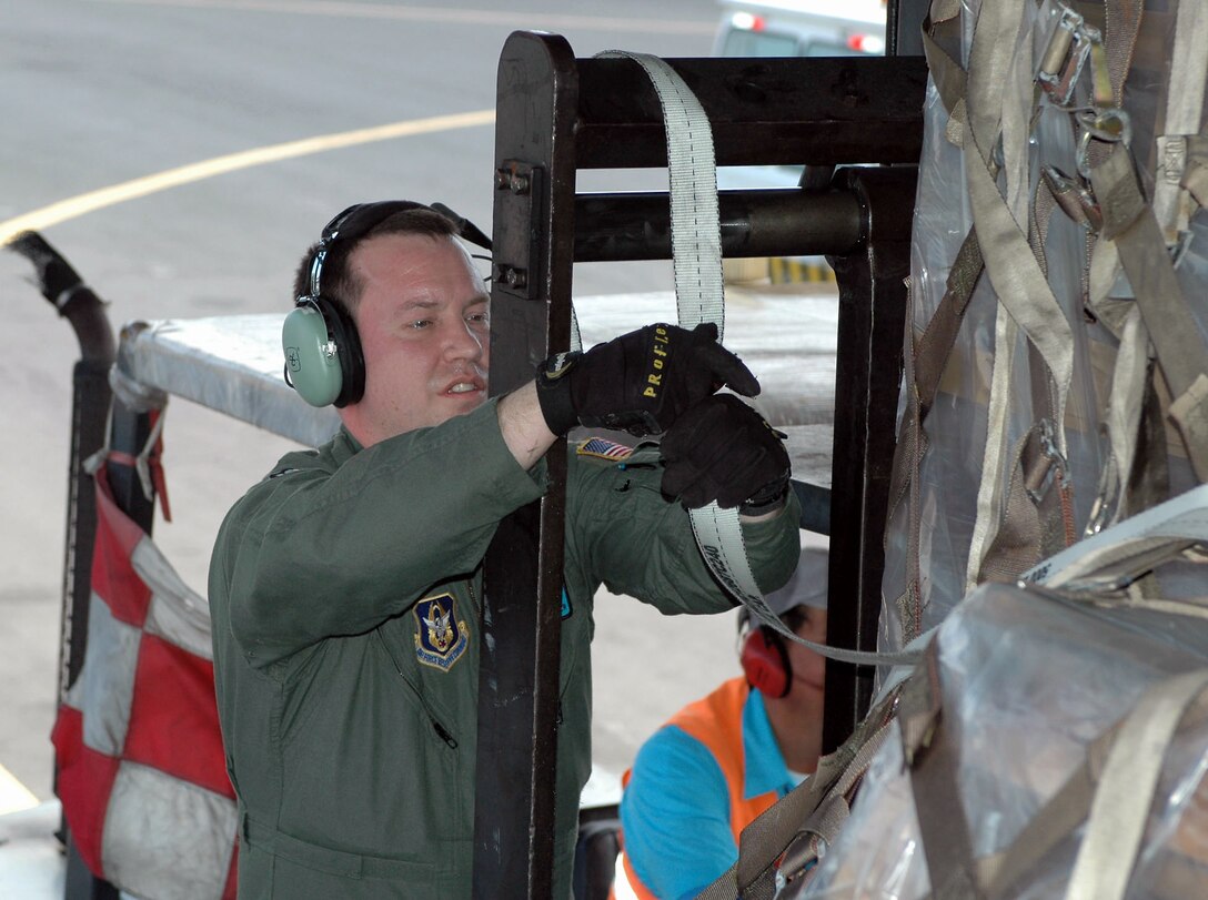 Master Sgt. Robert Kaehler secures a pallet of cargo to a forklift Jan. 18 at the Managua International Airport, Nicarauga. A C-17 Globemaster III aircrew from Dover Air Force Base, Del., delivered approximately 18,000 pounds of cargo consisting of desks, chairs, file cabinets and books for use at a Nicaraugan university library. Sergeant Kaehler is a loadmaster with the Air Force Reserve's 326th Airlift Squadron at at Dover AFB. (U.S. Air Force photo/Capt. Marnee A.C. Losurdo) 