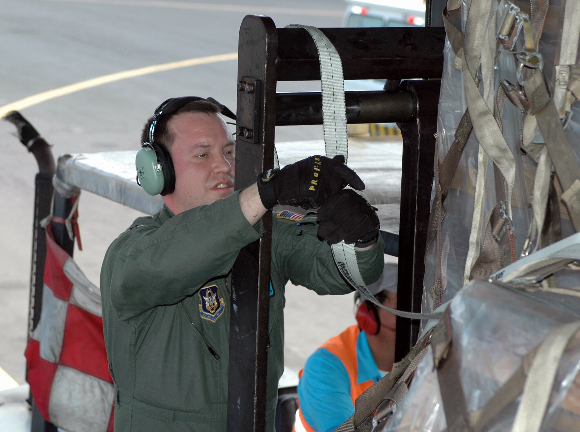 Master Sgt. Robert Kaehler secures a pallet of cargo to a forklift Jan. 18 at the Managua International Airport, Nicarauga. A C-17 Globemaster III aircrew from Dover Air Force Base, Del., delivered approximately 18,000 pounds of cargo consisting of desks, chairs, file cabinets and books for use at a Nicaraugan university library. Sergeant Kaehler is a loadmaster with the Air Force Reserve's 326th Airlift Squadron at at Dover AFB. (U.S. Air Force photo/Capt. Marnee A.C. Losurdo) 
