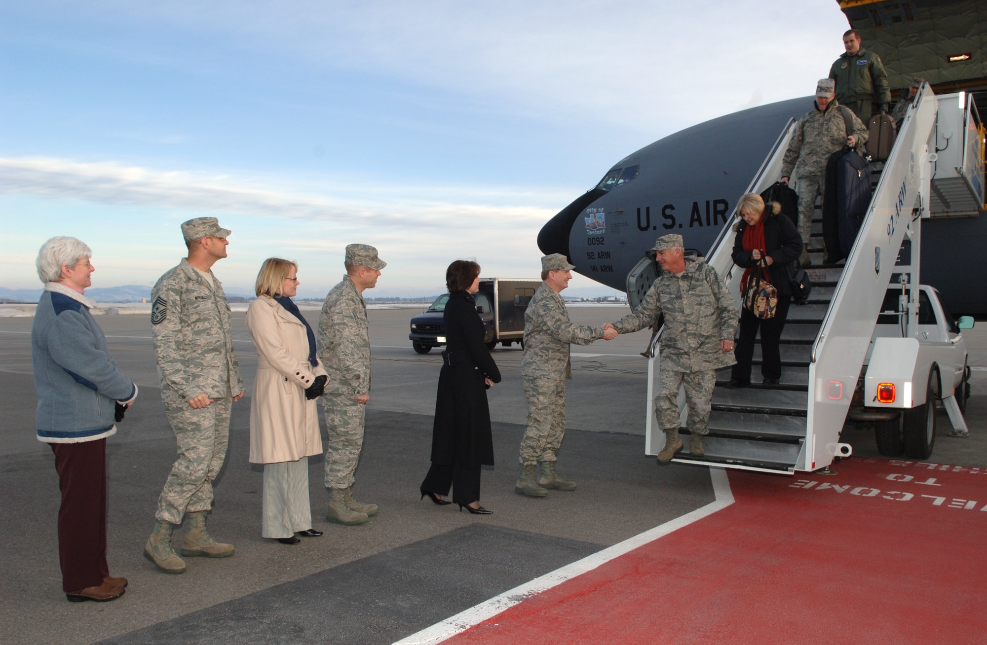 FAIRCHILD AIR FORCE BASE, Wash. – Col. Robert Thomas, 92nd Air Refueling Wing commander greets Maj. Gen. Winfield Scott, 18th Air Force commander as he exits the KC-135 after landing here Jan. 28. General Scott came to Fairchild to visit the base and meet with Airmen. (U.S. Air Force photo / Senior Airman Jocelyn A. Ford)

