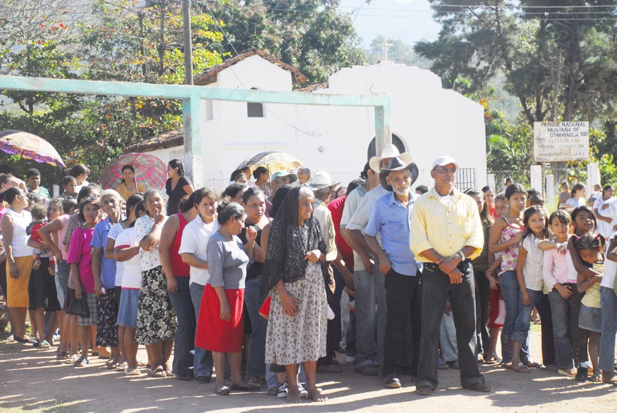 SOTO CANO AIR BASE, Honduras - Hundreds of people from El Sitio, Honduras, lined up to greet the men and women of Joint Task Force-Bravo here as they arrived to visit Jan. 24.  The JTF-B Chapel staff planned the visit into the hills outside Comayagua as a way to meet and interact with the people who live close to the base.  (US Air Force photo/Tech. Sgt. Rebecca Danét)  