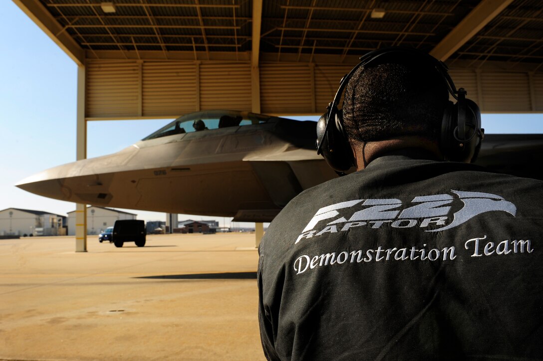 LANGLEY AIR FORCE BASE, Va. -- Tech. Sgt. Gabriel Sistrunk, F-22A Raptor Demonstration Team crew chief, signals to demo pilot Maj. Paul "Max" Moga upon arriving from his final flight as team pilot Jan. 29. Hampton Roads Air Force Week begins April 18, and the 2009 F-22A Demonstration Team pilot is Maj. Dave "Zeke" Skalicky, who will perform here for AirPower over Hampton Roads April 24 to 26. (U.S. Air Force photo/Senior Airman Vernon Young)