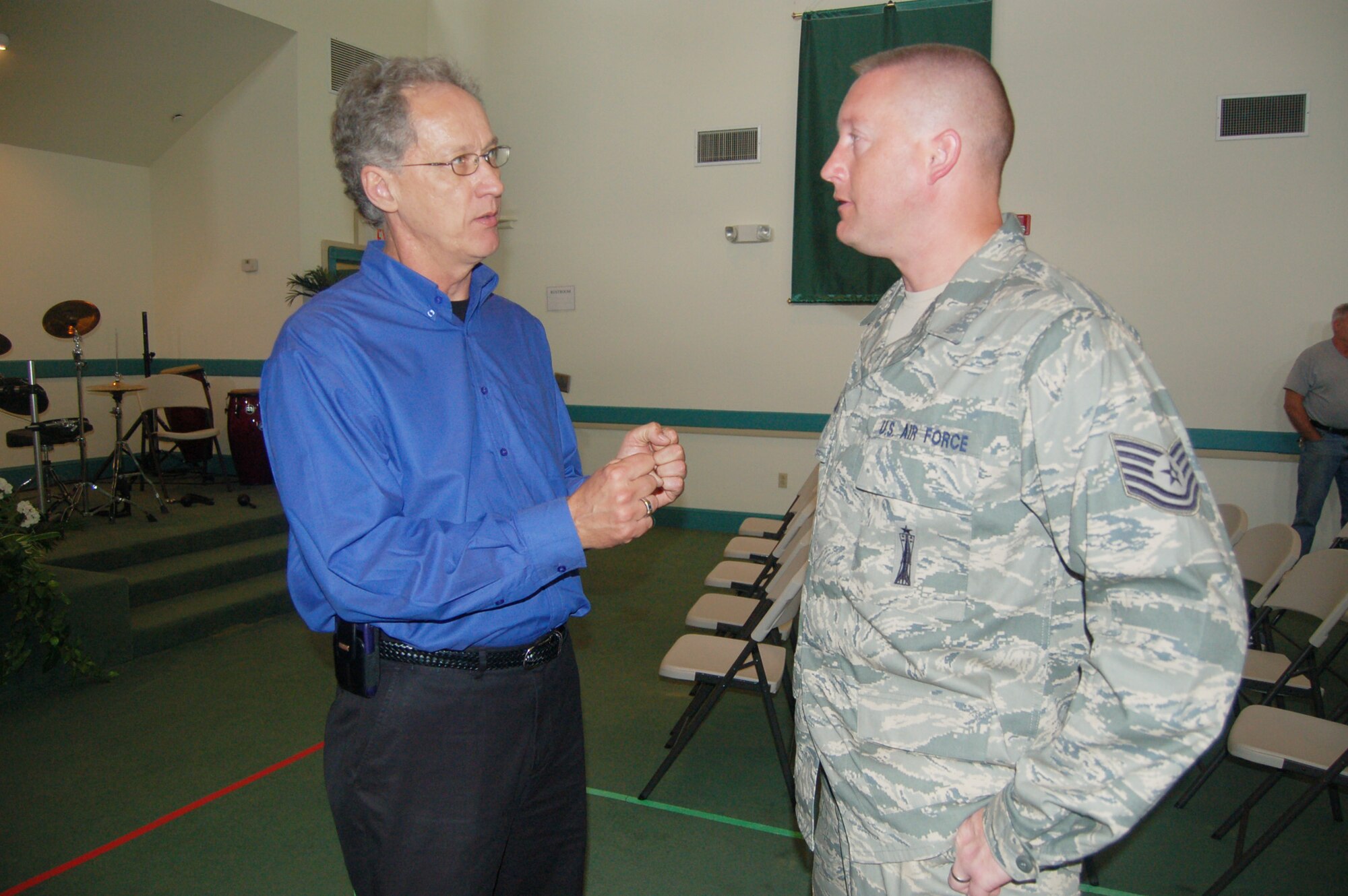 EGLIN AIR FORCE BASE, Fla. -- Scott Pogue, Eglin resource efficiency manager, speaks with Tech. Sgt. Marc Spainhour, facility manager for the Air Force Research Lab's FUZES branch, during the Phase I energy audit training session Wednesday. U.S. Air Force photo by Jerron Barnett