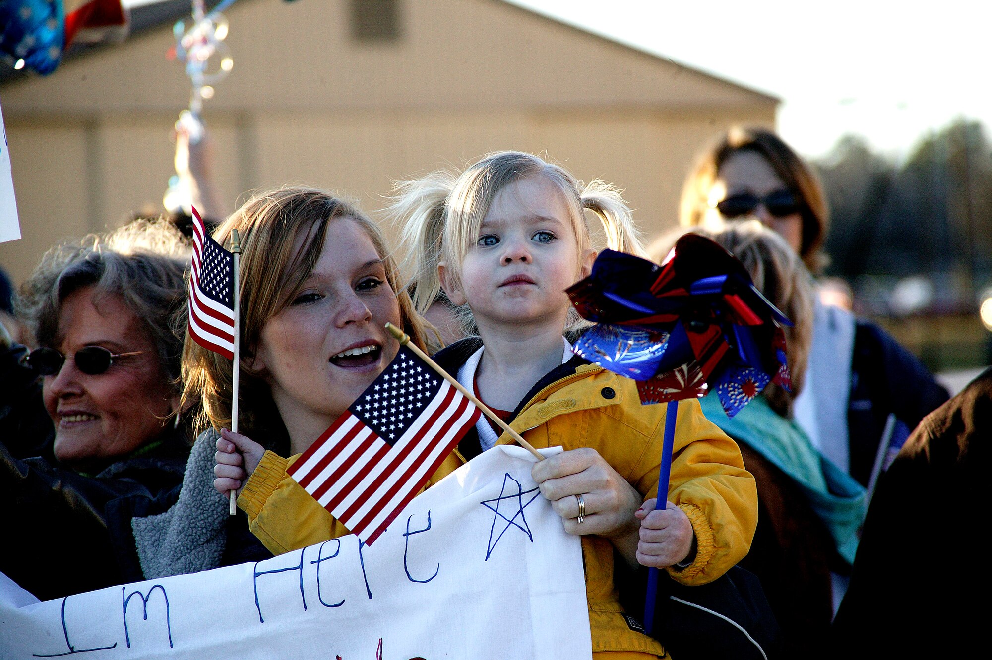SHAW AIR FORCE BASE, S.C.-- A mother and child wait to see their Air Force hero, for the first time in four months, as the aircraft carrying about 300 Shaw Airmen taxis to Hangar 1200 at around 5 p.m. Jan. 31. (U.S. Air Force photo/Staff Sgt. Holly Brown)