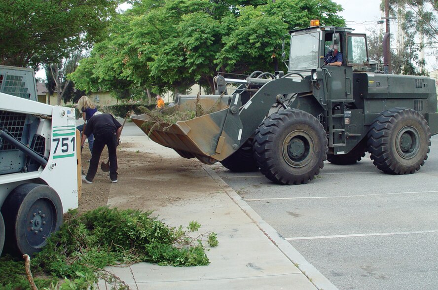 The Monday through Friday civil engineering staff spending the morning clearing
plants from the exterior of the building. (U.S. Air Force photo by Denise Hauser)
